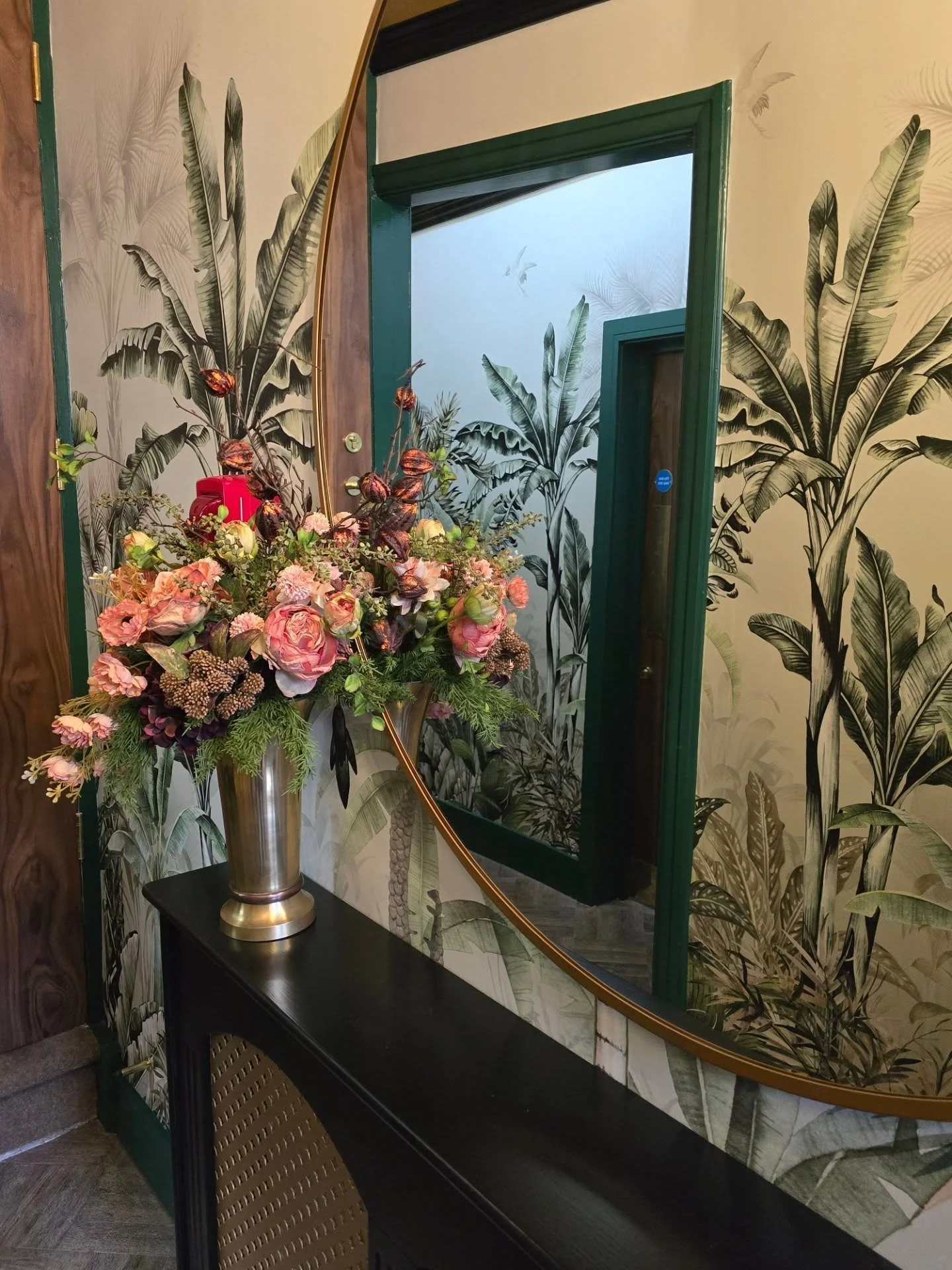 Just adding the finishing touches @bestandbloom #asanctuarynotasurgery