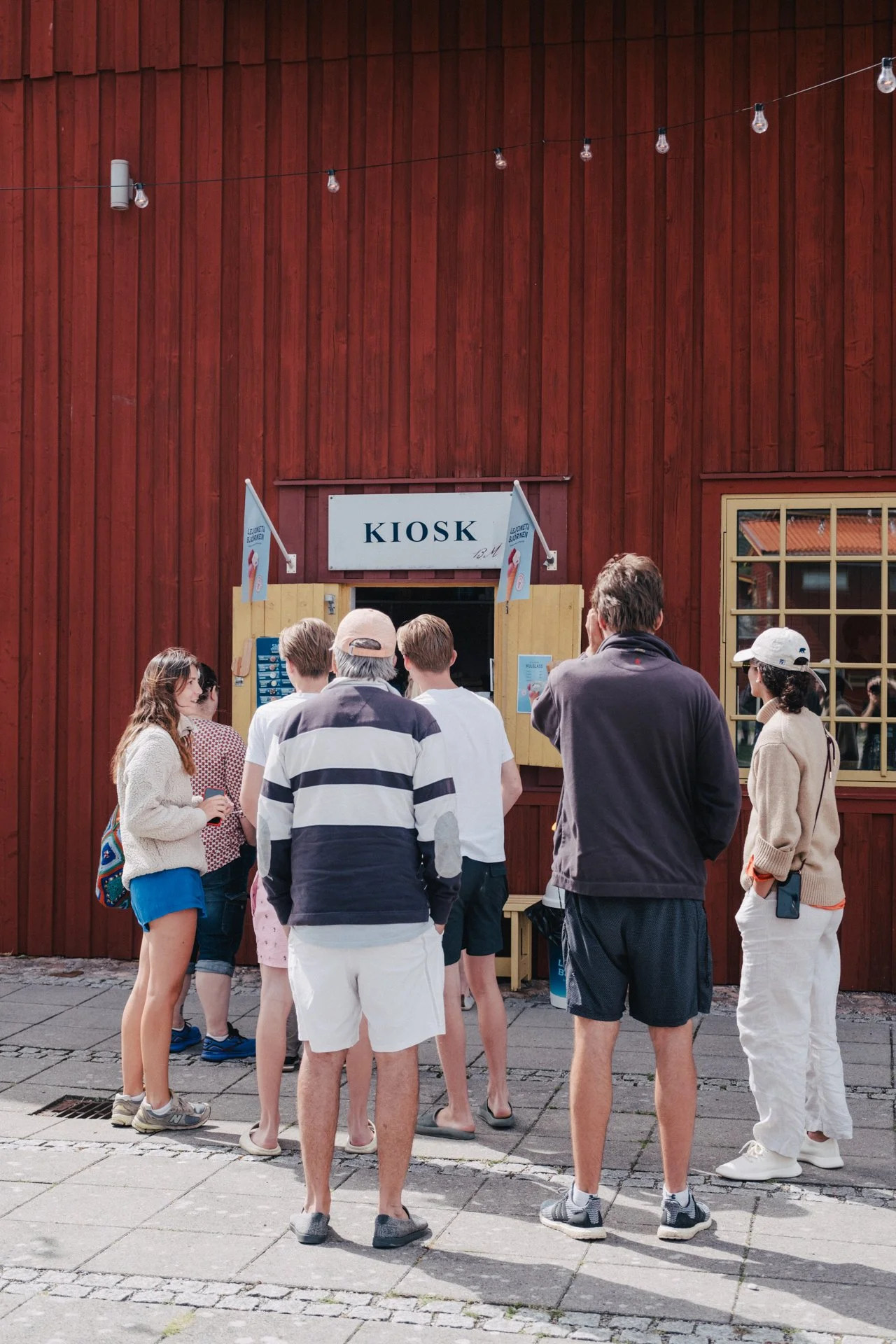Glasskiosk på bryggan björholmen