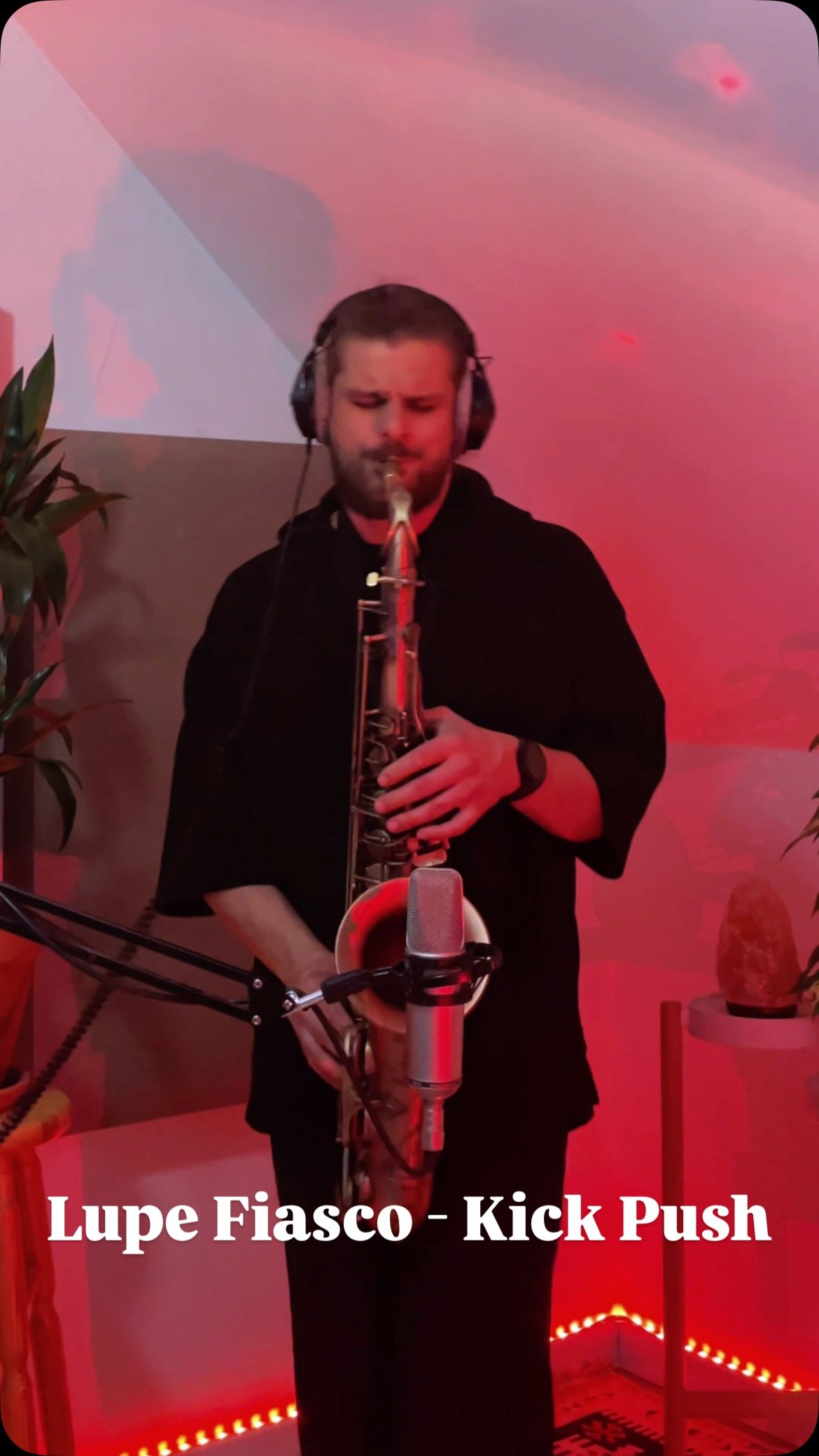 Hip Hop Classic, chyba każdy zna ten beat, który został wyprodukowany na bazie sampla z 82 roku.
A Wy jakie hip hopowe klasyki lubicie? Może brakuje tam partii saxofonu ;)
#sax #saxophone #music #saxtenor #livemusic #saxplayer #wroclaw #lu