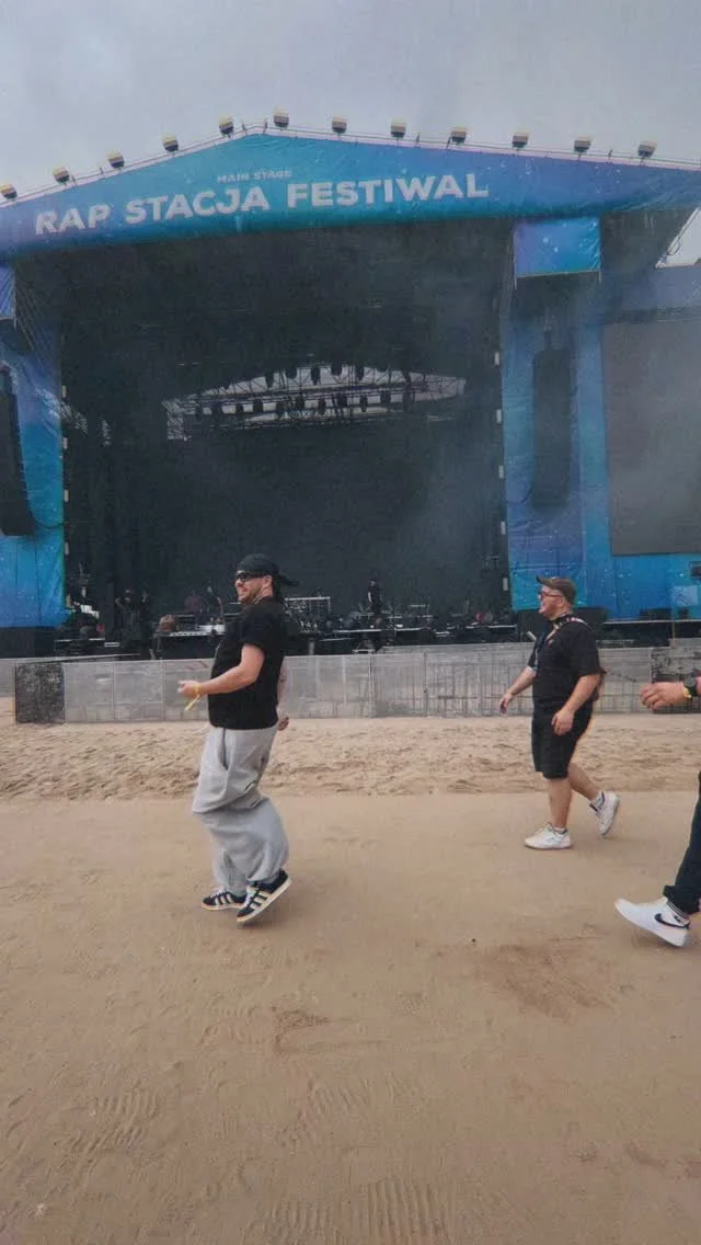 Rap Stacja 2025 z @2115white + Live Band
Było kładzione do pieca 🔥
Dziękuję za ten piękny czas ❤️
#rapstacja #white2115 #sława #rapstacjasława #sax #hornsection #liveband #hiphop #saxophone #music