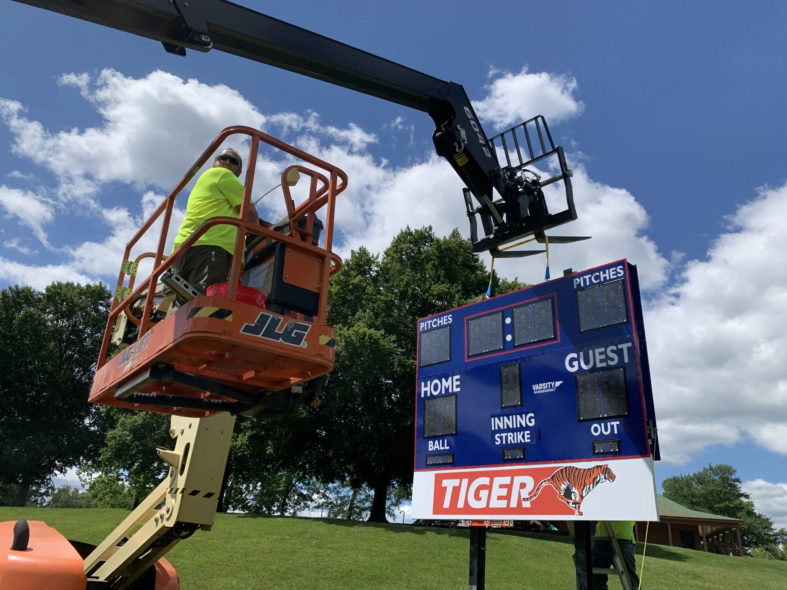 scoreboard install at mcintire baseball fields charlottesville