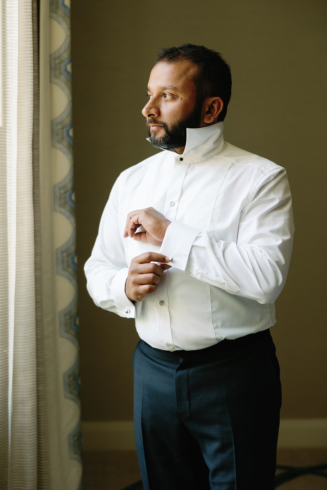 2. Groom Get Ready_SunnyLeePhoto-24.jpg