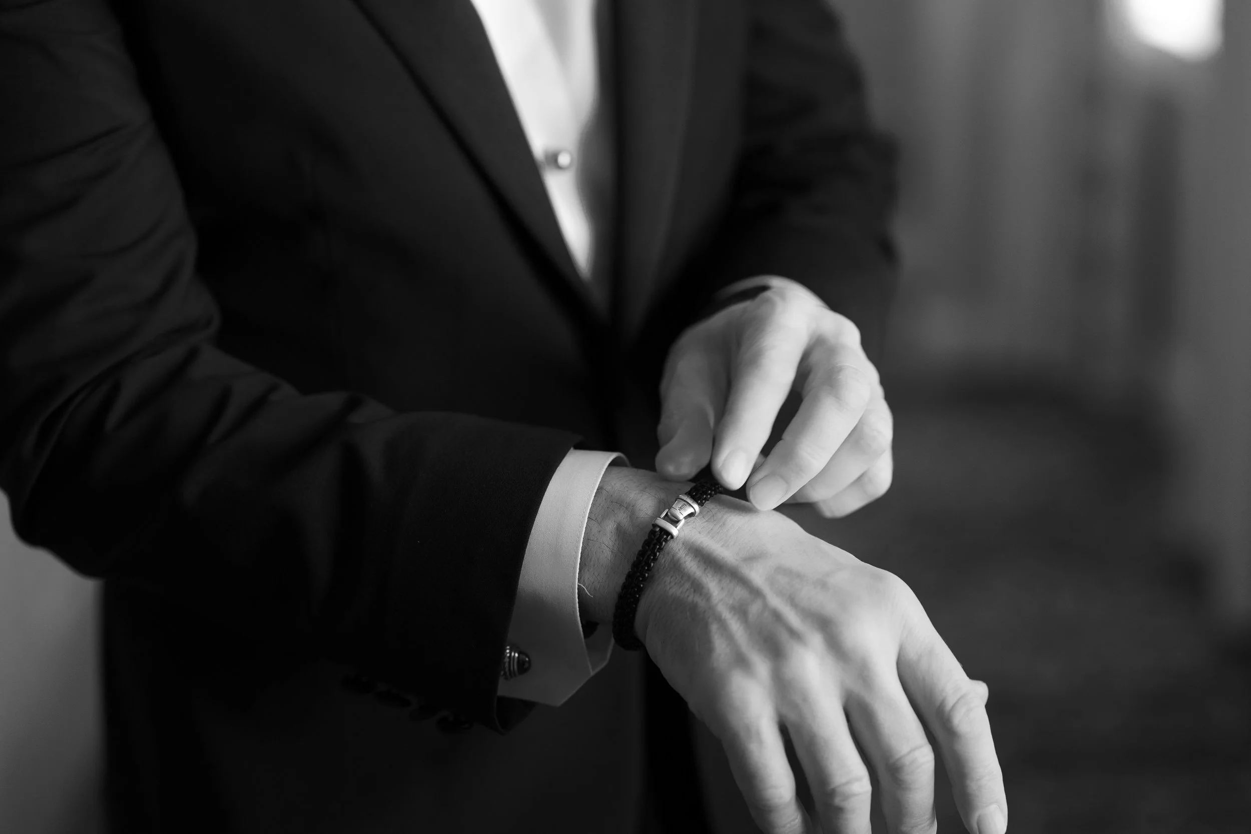 2. Groom Get Ready_SunnyLeePhoto-11.jpg