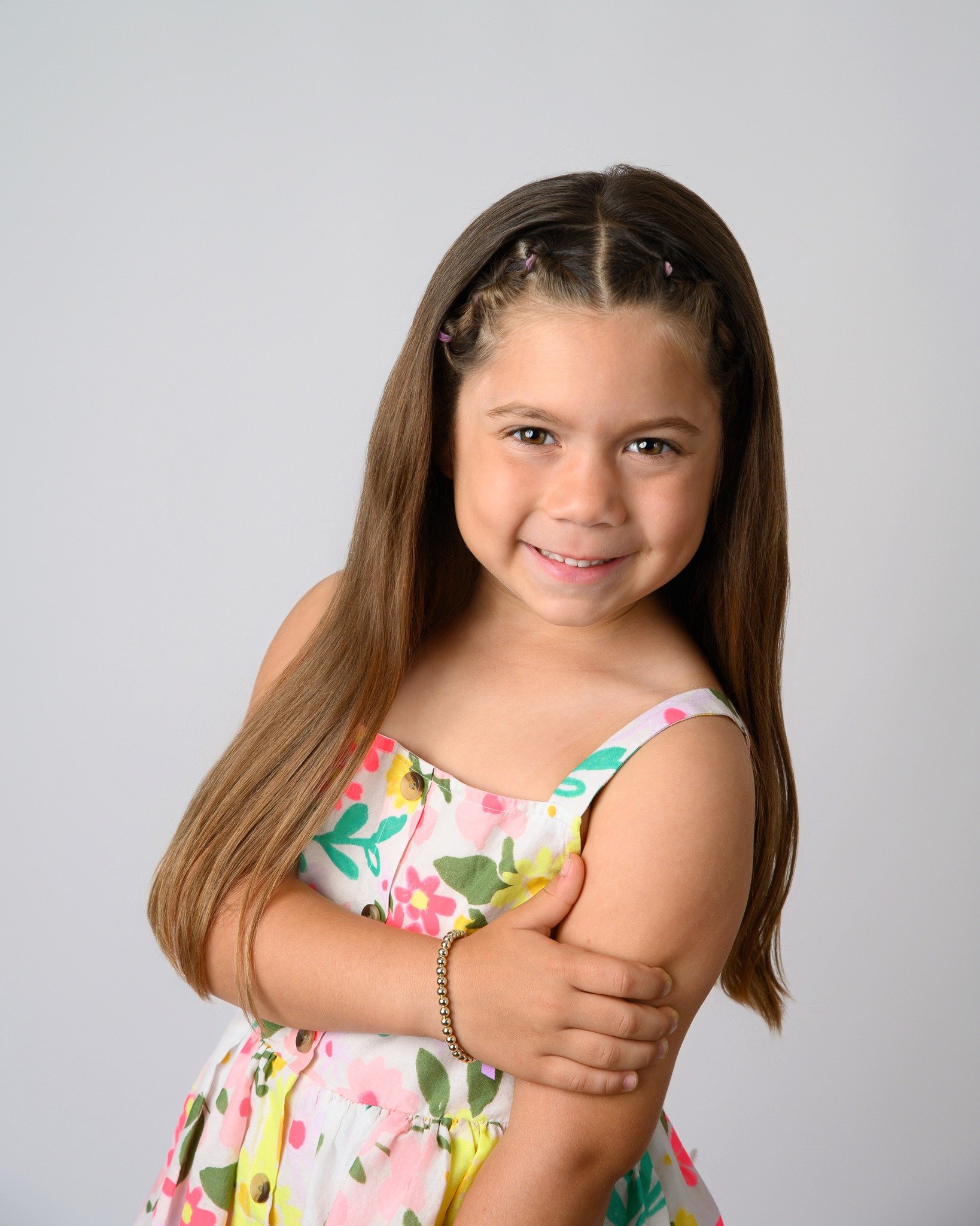 ❤This sweet girl lit up the studio with her smile and spunky little personality. She showed up in the cutest floral dress and totally owned it. 

🌟 These personality sessions are quickly becoming one of my favorite ways to capture kids just as they 