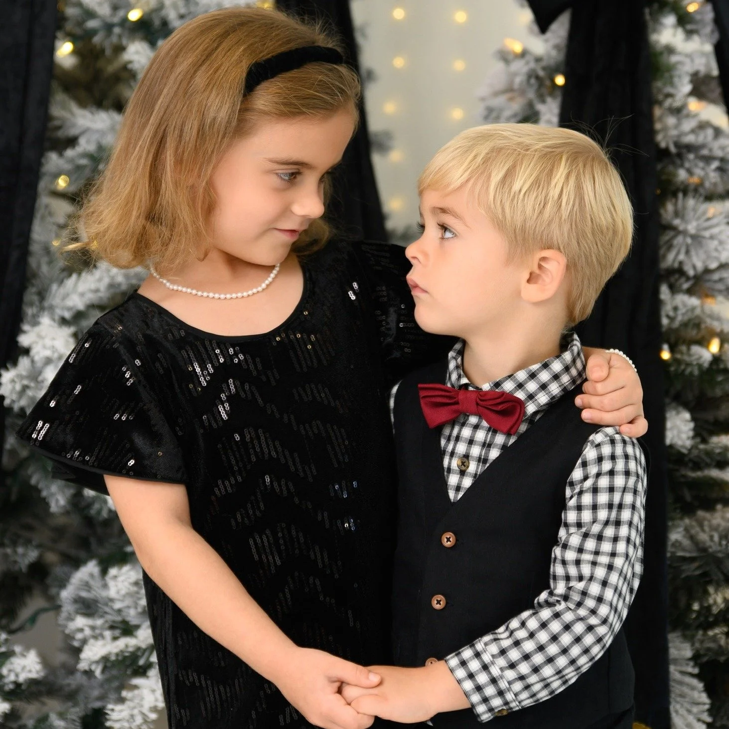 Cutest siblings alert 😍

If you&rsquo;ve been waiting to book your holiday session, now&rsquo;s the time. December 6 is the last day to book!

➡https://www.kaylafurmanphotography.com/seasonal-family-portraits-st-augustine