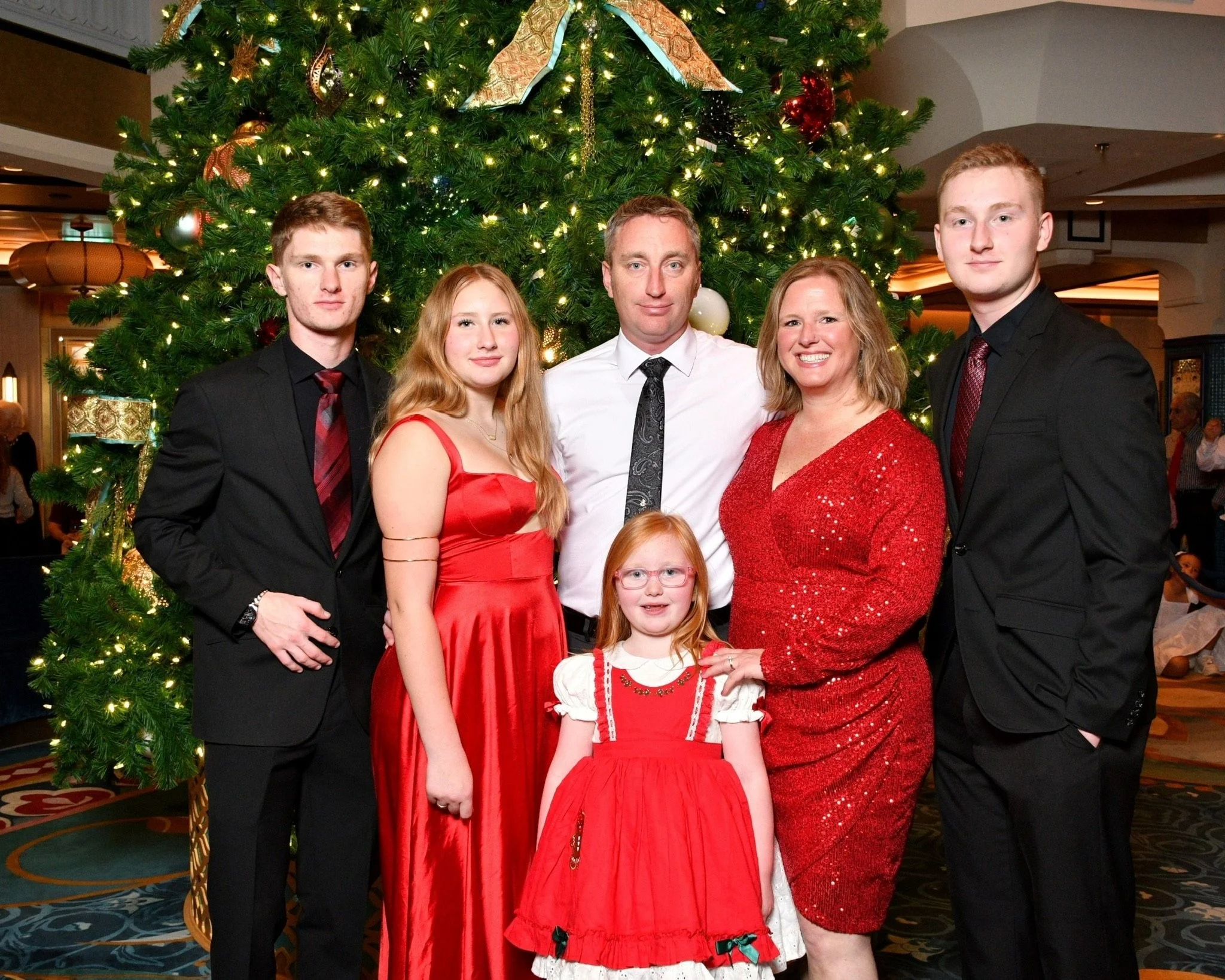 Merry Christmas! Wishing you a Christmas full of meaningful moments. Forever grateful for my family and every family I photographed this year 🤍