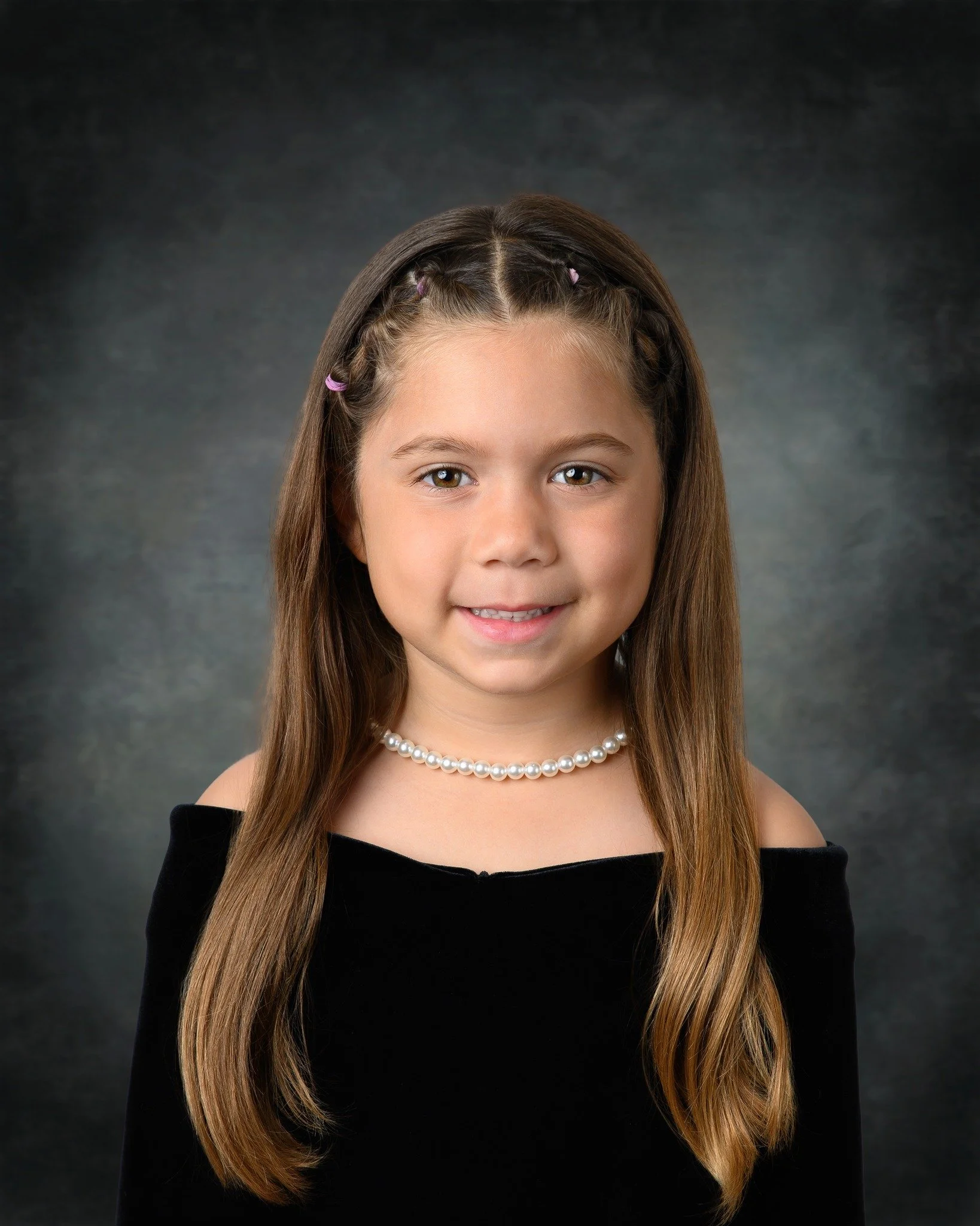 🎓 Little Graduate Sessions Are Here 🎓

Officially open for booking! 
These are some of my favorite sessions every single year. Tiny caps. Big smiles. That proud little sparkle when they realize they&rsquo;re graduating.

Whether your baby is finish