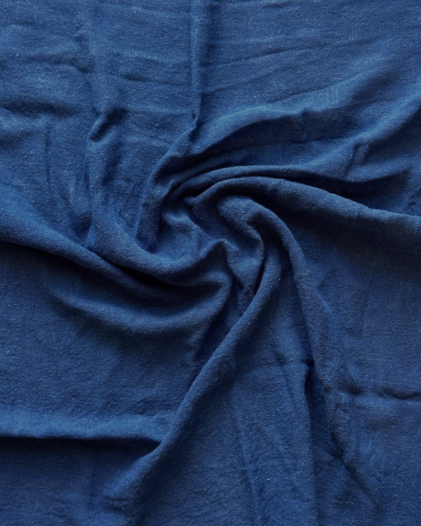 Part 6: 💙 Blue/ indigo 💙
Blue is one of the 3 primary colors and surveys conducted time after time have shown it to be most people favorite color. Blue light is what regulates our circadian rhythm, too much or little of it messes with our sleep pat