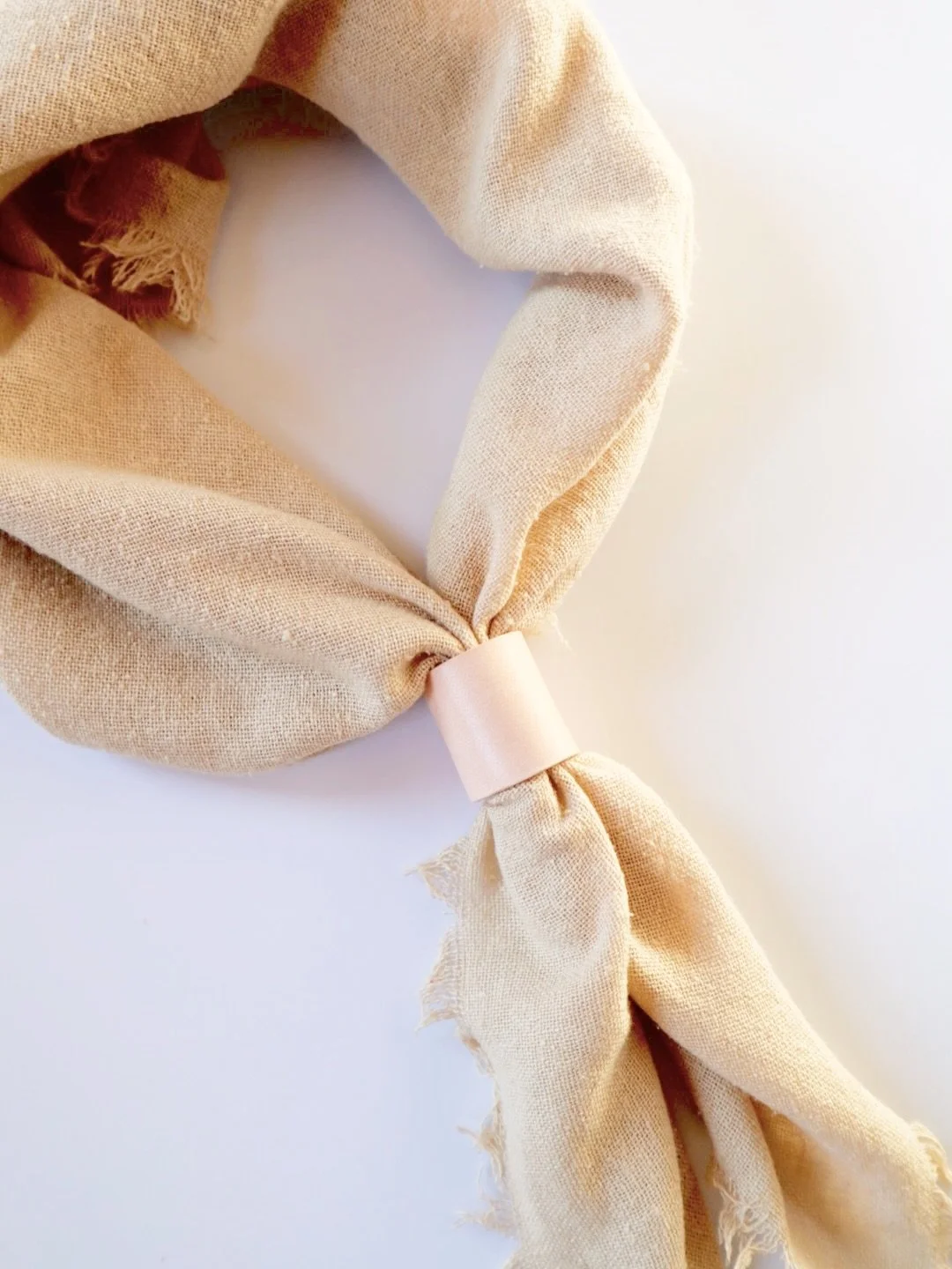 🍊orange/ oatmeal 🍊
No one knows which came first the color orange or the fruit. Orange is a that draws attention and tends to be used for signage due to its contrast to nature. One of the most iconic uses of orange is the Golden Gate Bridge. The co