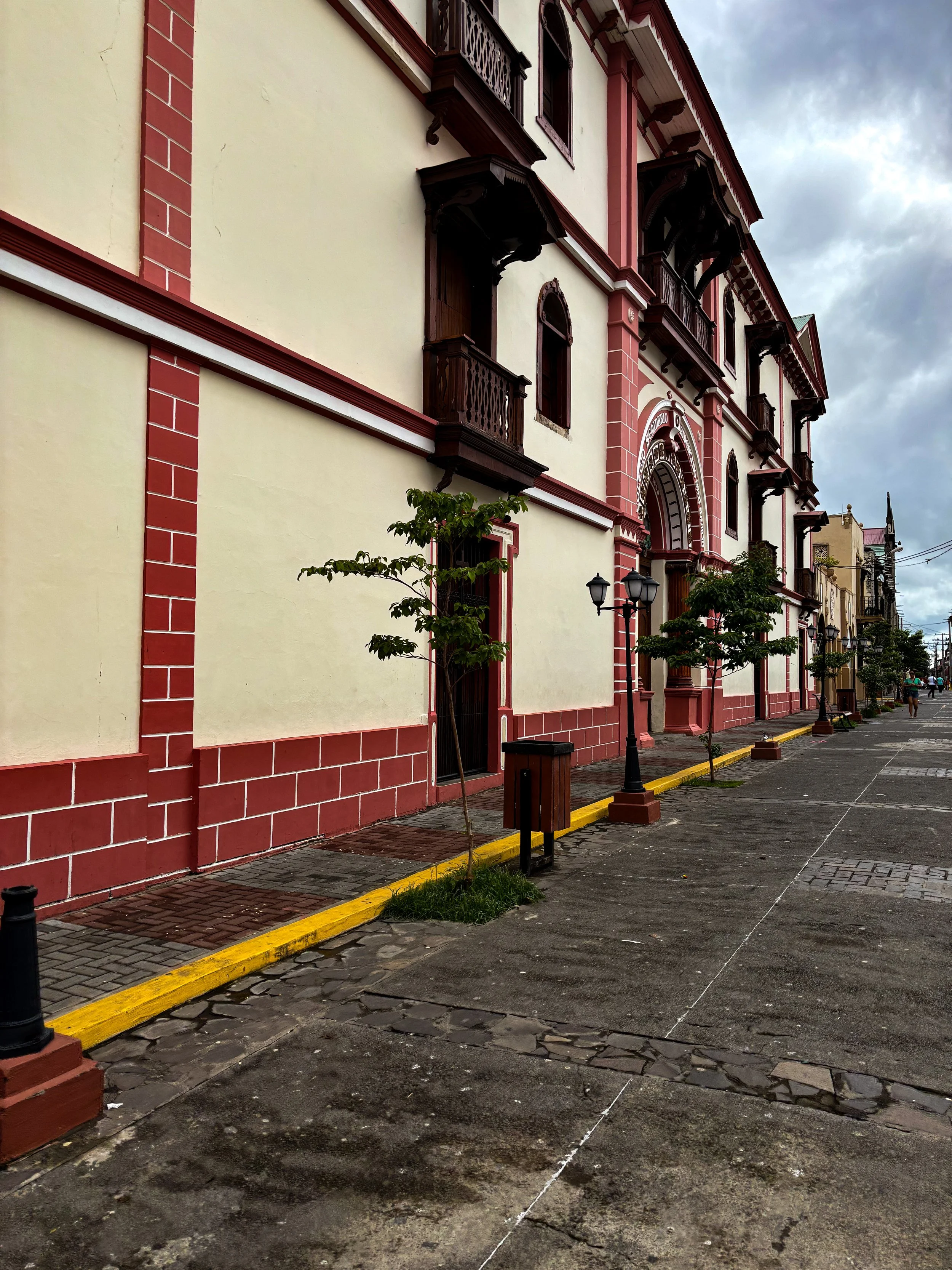 cathédrale, cathedrale leon, nicaragua, ville coloniale, must do, attractions, excursions, what to do, quoi faire, gratuit, activités, activities transport, walking tour