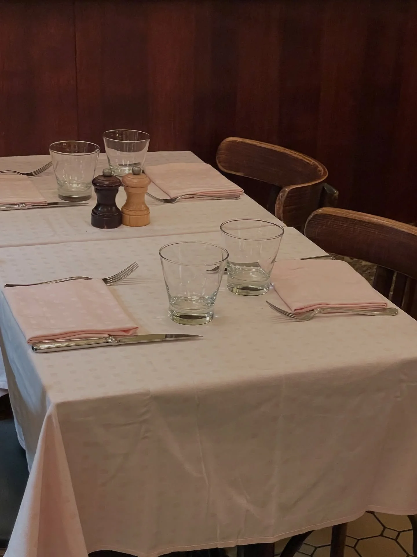 Paris &ndash; Carnet Gourmand

5 tables test&eacute;es lors de mon dernier passage &agrave; Paris.
Des adresses o&ugrave; j&rsquo;ai pris le temps de me r&eacute;galer, de savourer les assiettes, les atmosph&egrave;res, l&rsquo;&eacute;nergie si sing