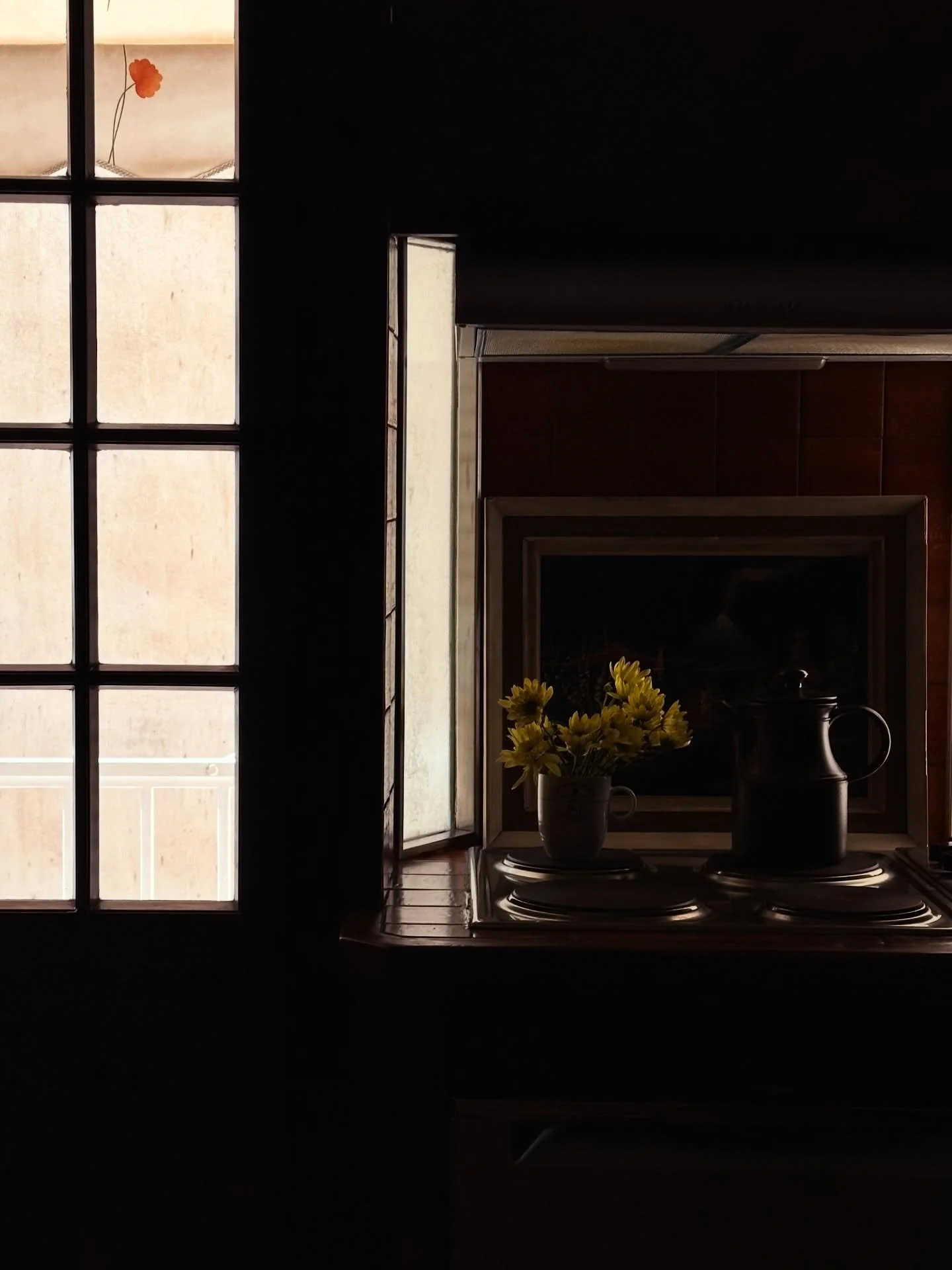 Spring days, flowers and 🐶🐾 .

Small lessons from living with a doggy the last few days:

1. Connecting with nature.
Early morning walks, fresh air, quieter streets and blooming flowers. Nature has a way of resetting your mind before the day even b