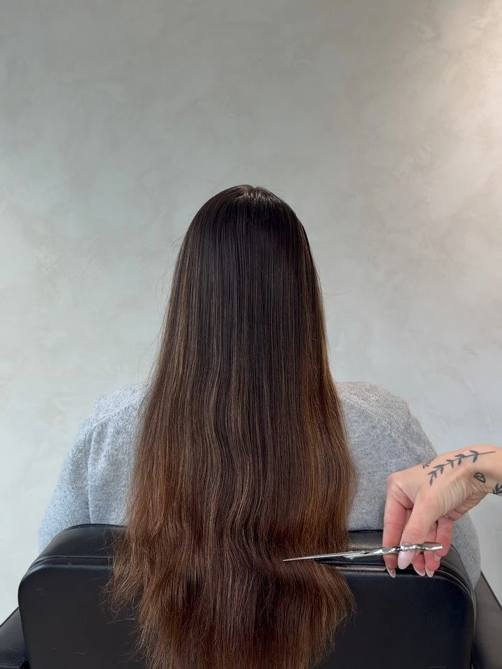 Le process derri&egrave;re un gros changement 💇🏼&zwj;♀️
Swipe jusqu&rsquo;&agrave; la fin pour voir le r&eacute;sultat!

par @evedufour