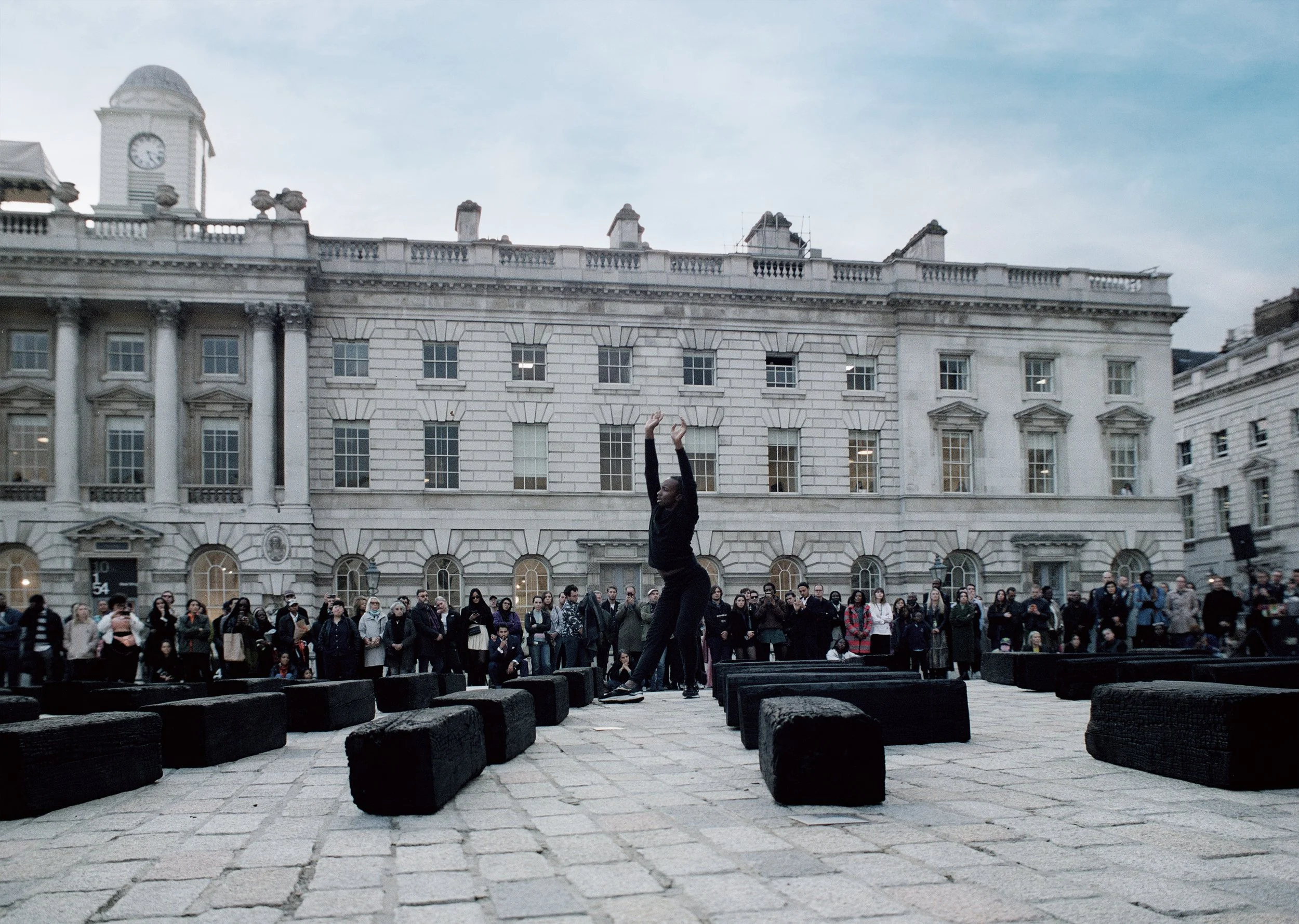 #13. Grada Kilomba, O Barco - The Boat, 2021, Performance at Somerset House, London. Photo by Gabi de Luca. Courtesy of the Artist..jpg