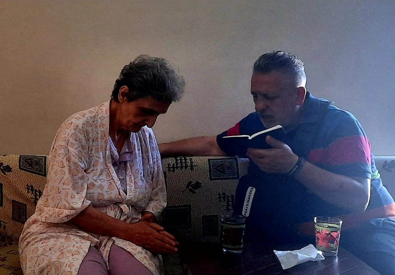 Throughout Lebanon, the house visit ministry connects people from different backgrounds in a safe environment, allowing for honest discussion and opportunities for prayer. 

Have you visited someone in their home lately?

#HouseVisitMinistry #Prayer 