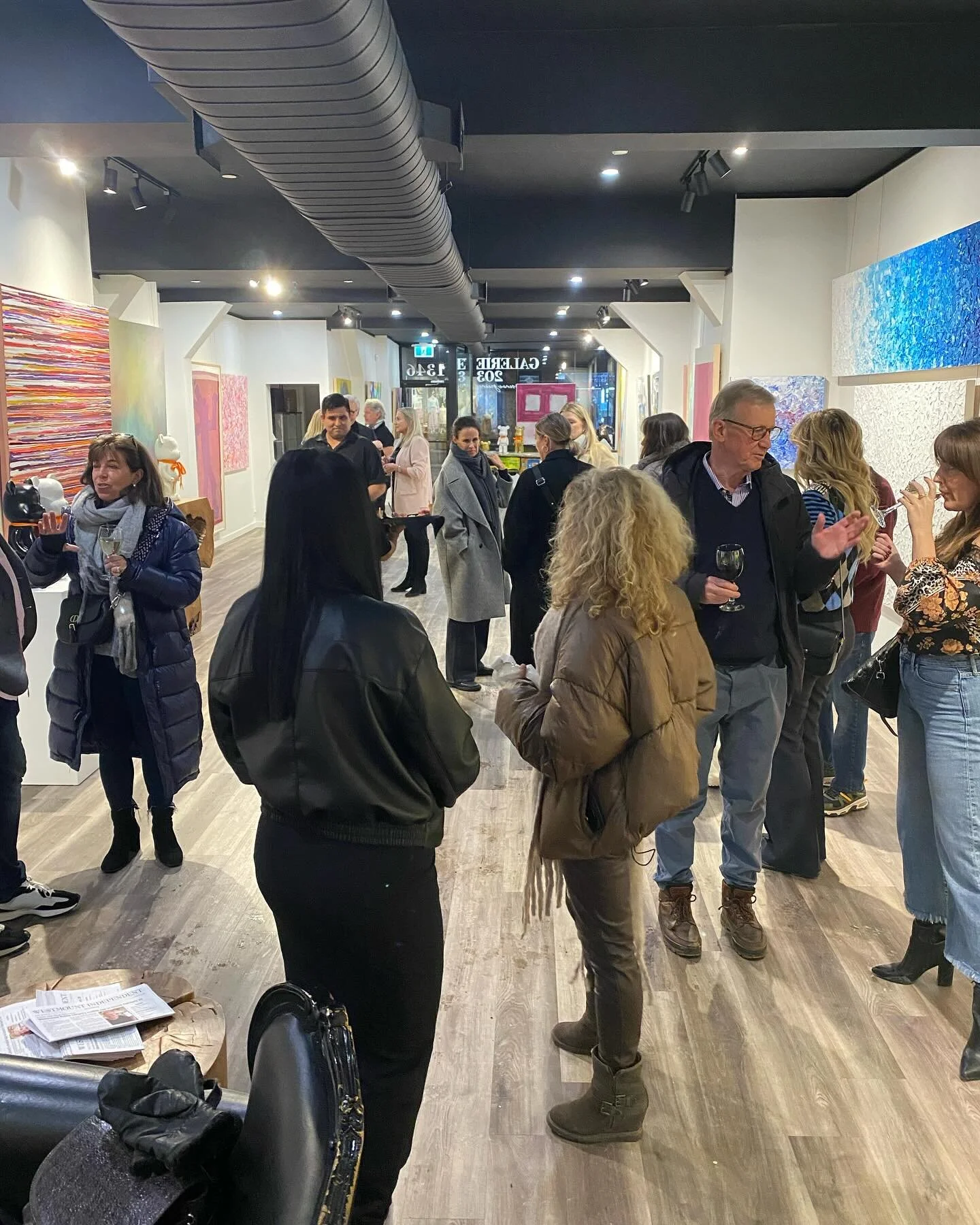 Big thank you to everyone who came to support Bob Hendriks event on Tuesday! His solo exhibition will be on @galerie203montreal on Greene Ave until February 29th 🐻 @bob_hendriks @galerie203montreal @quartiergreene #montreal #westmount
#art #collage 