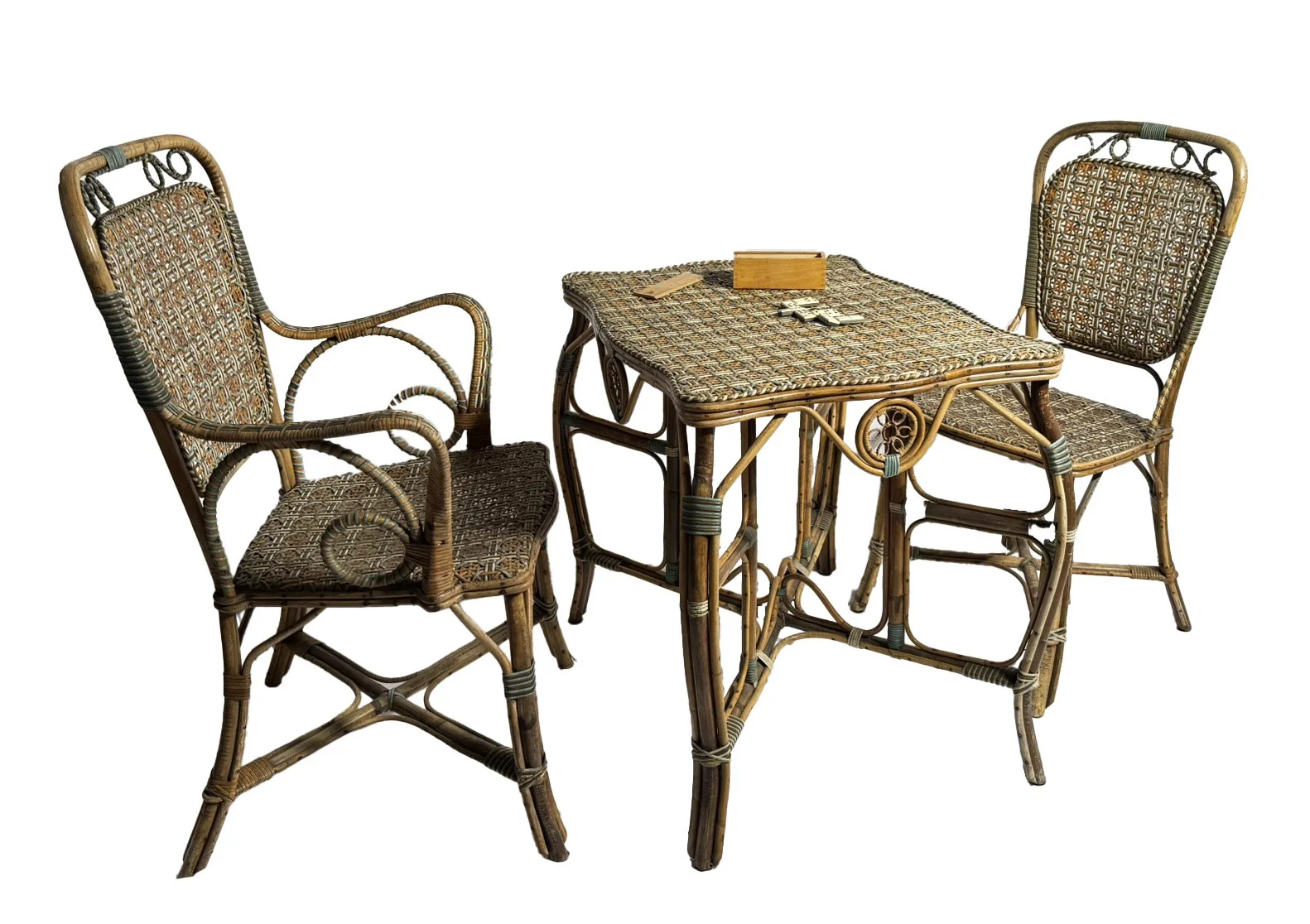 Rattan_table-seating_150dpi_FB_01.jpg