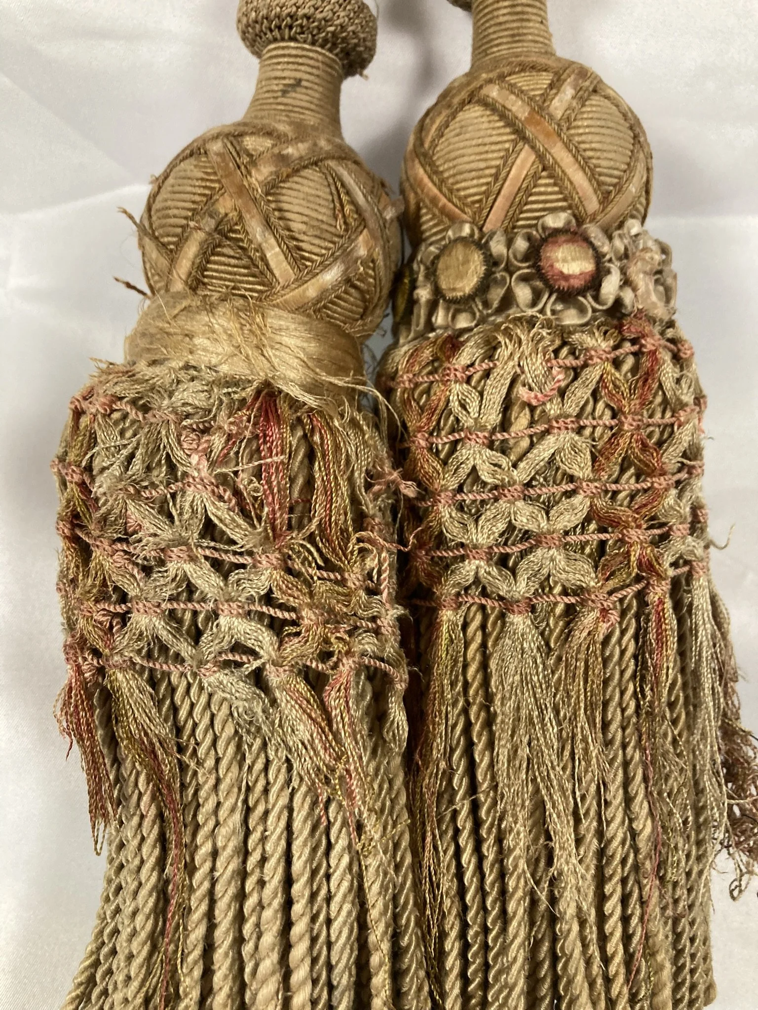 Château Passementerie Tassel Tieback Pair | Jacob Trudaine