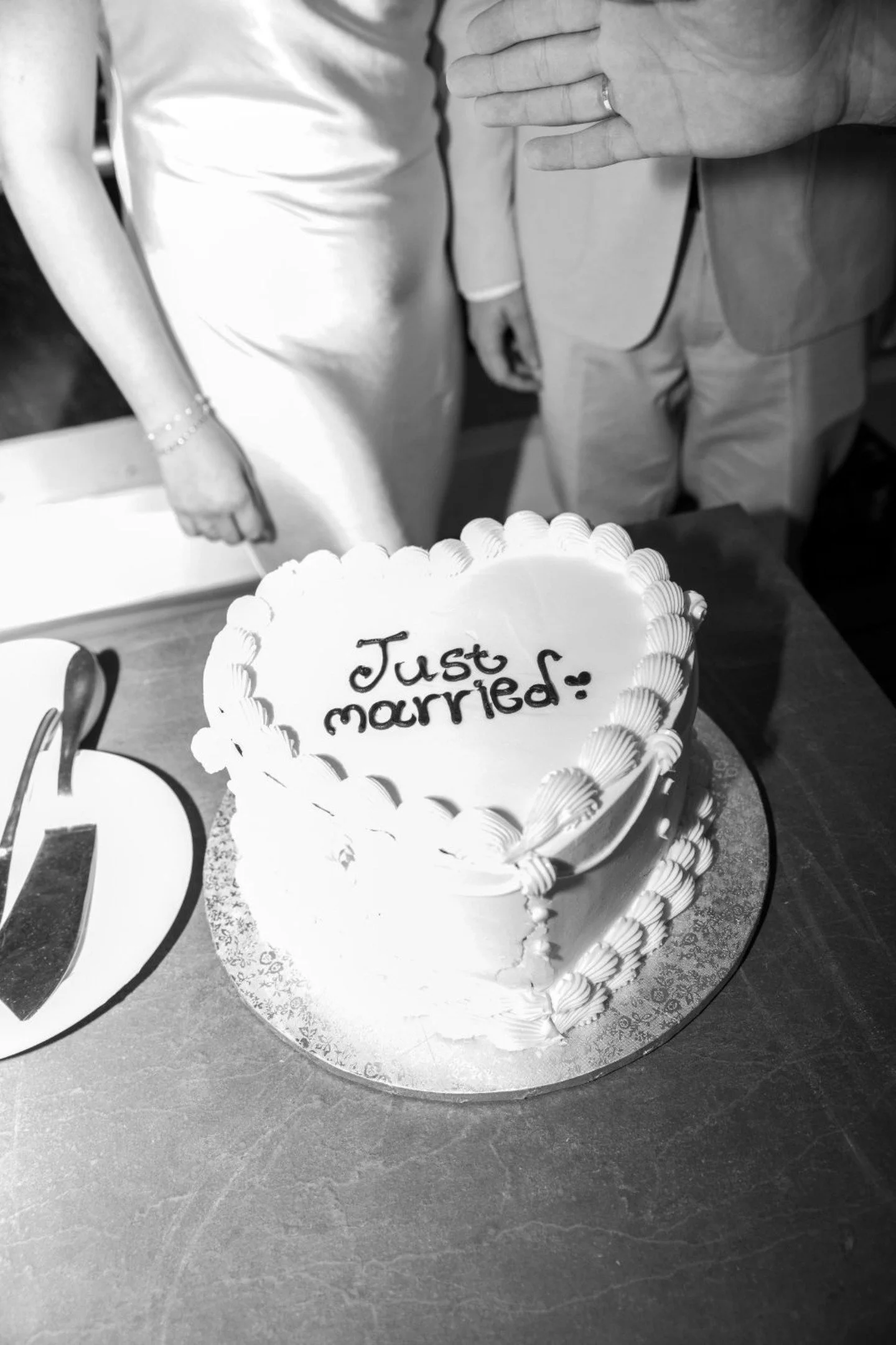 Party moments from L&amp;S 
So proud and grateful to have been there to capture every wild, beautiful moment
.
.
@aggelikitsagkaraki_photography
@lightmotion.gr
@rotalex.alessandro.rota.dj
@clickandfire
@peninsula_resort
@natasha.makeupartist

#Crete