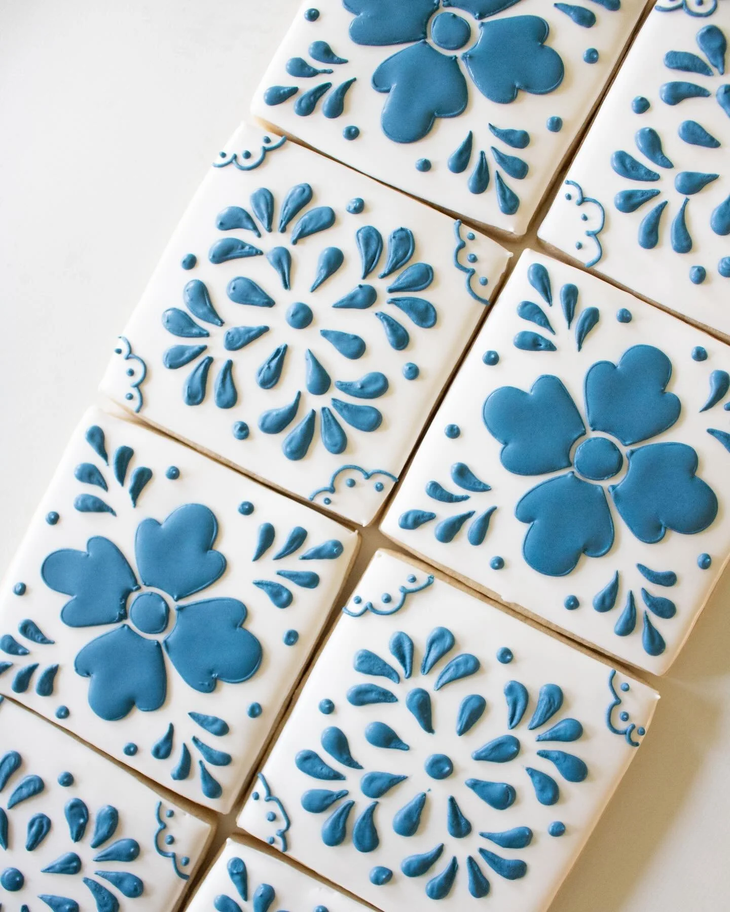 Not me daydreaming about making tiles again 💙
.
.
. 
#tilecookies #talaveracookies#thecookieden #cookier #sugarcookies #smallbusiness #cookies #art #artist #customcookies #sugarart #cookieart #decoratedcookies #cookiesofinstgram #socal #socalcookies