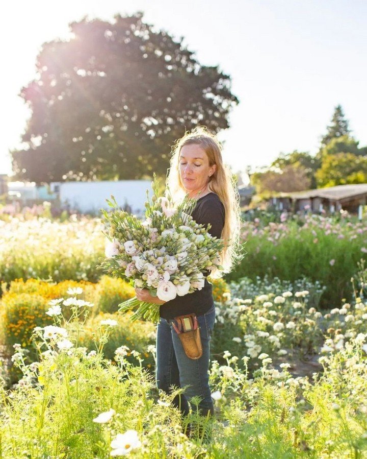Let's meet one of our farmers! Next up Kate Scanlon of @starsightfarm

Starsight Farm is located in the coastal town of Santa Cruz and is going into their 4th season of farming. Kate organically grows flowers, free of chemicals, and uses regenerative