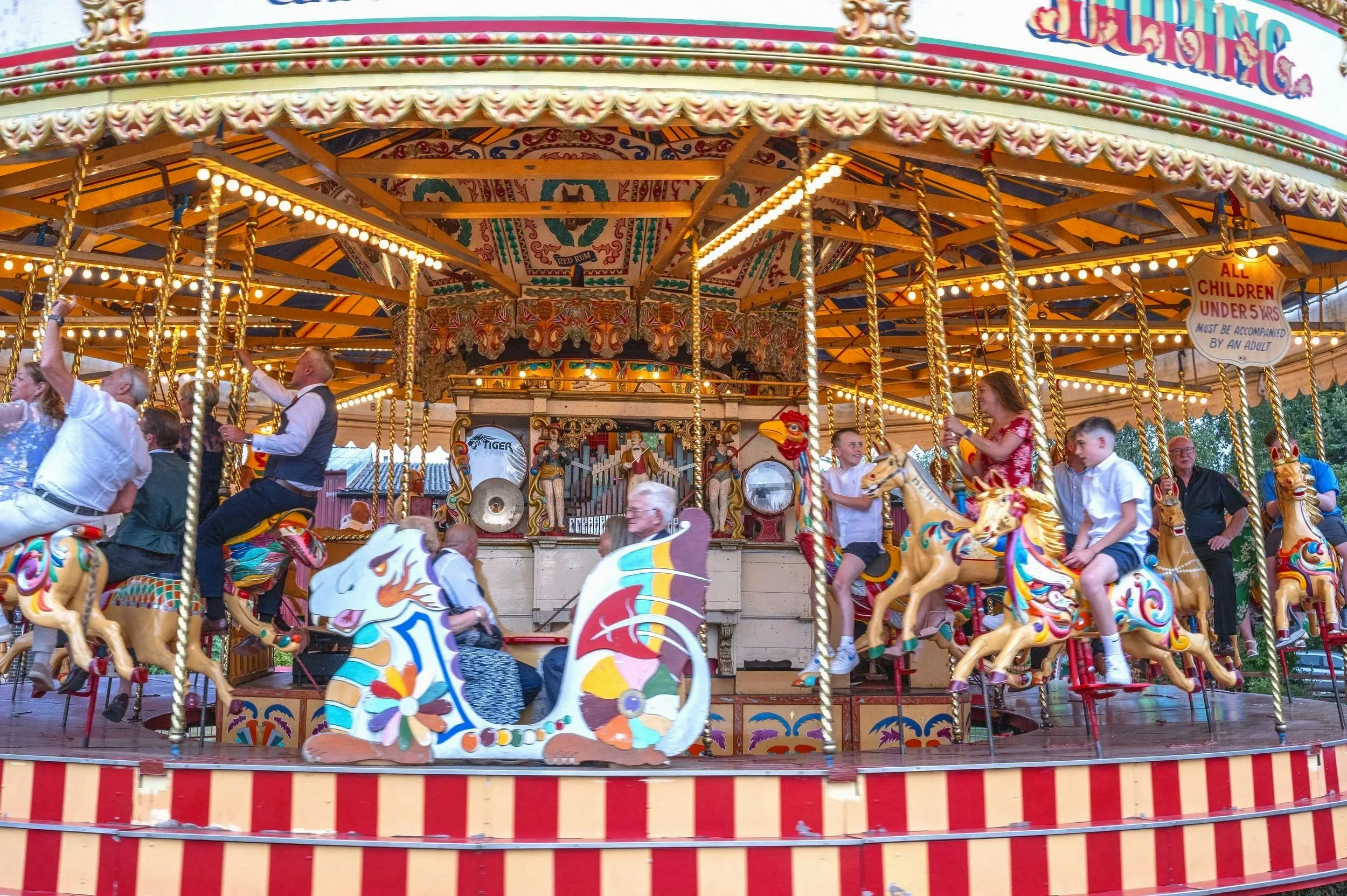 Lisa%2Band%2BMark%2BWedding%2BDay%2B15.08.2026%2BCarousel%2B-%2BJane%2BStewart%2BPhotography%2B%2528109%2Bof%2B125%2529.jpg