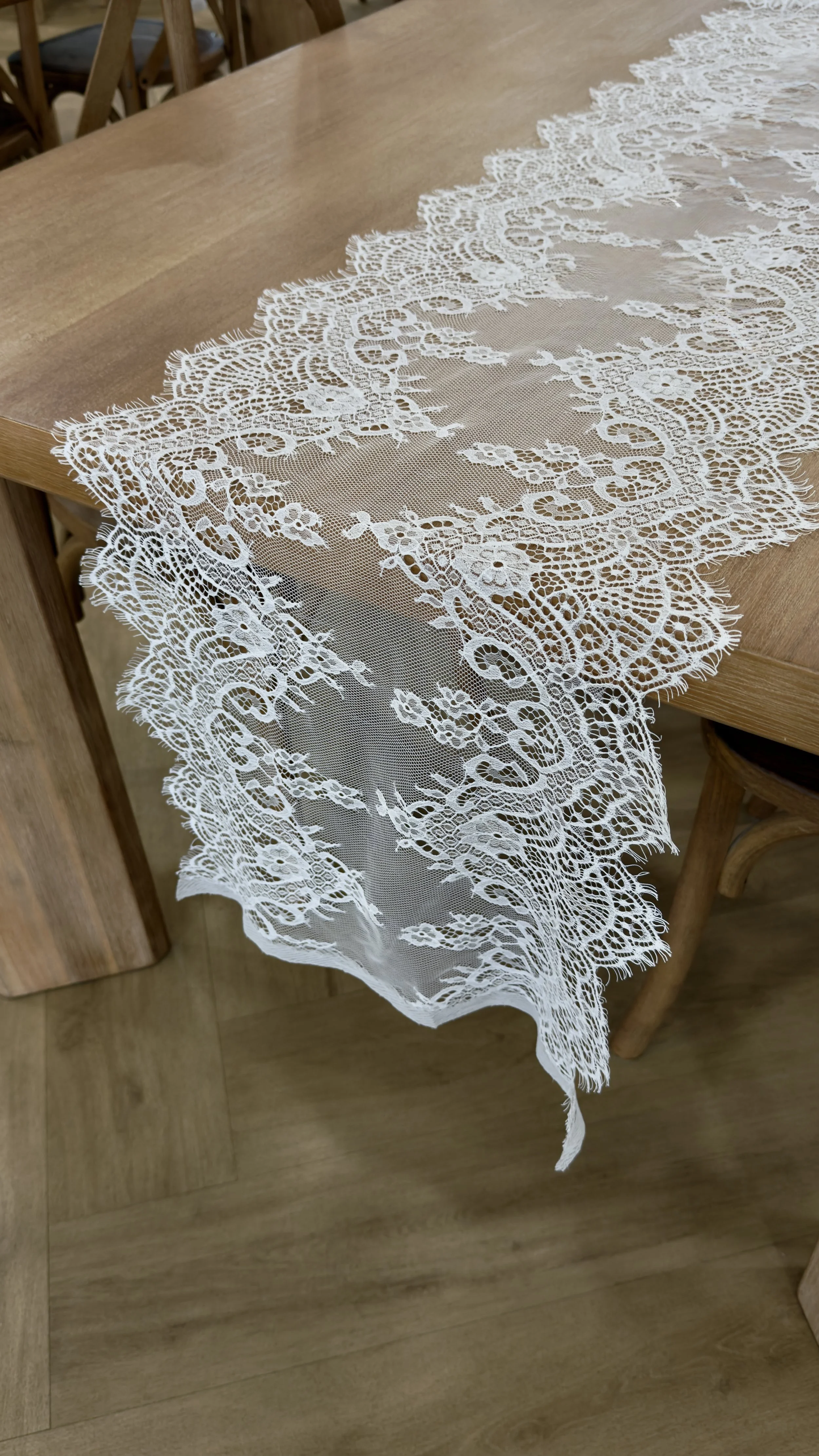 Lace - 3/4 Drape
