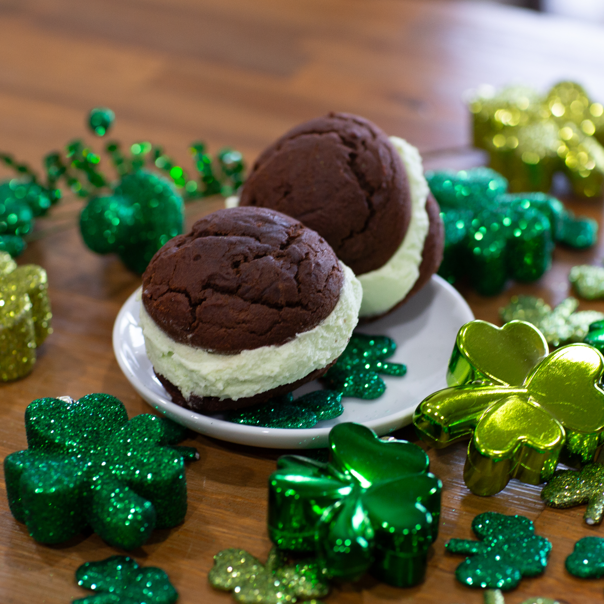 mint chocolate whoopie pie   .png