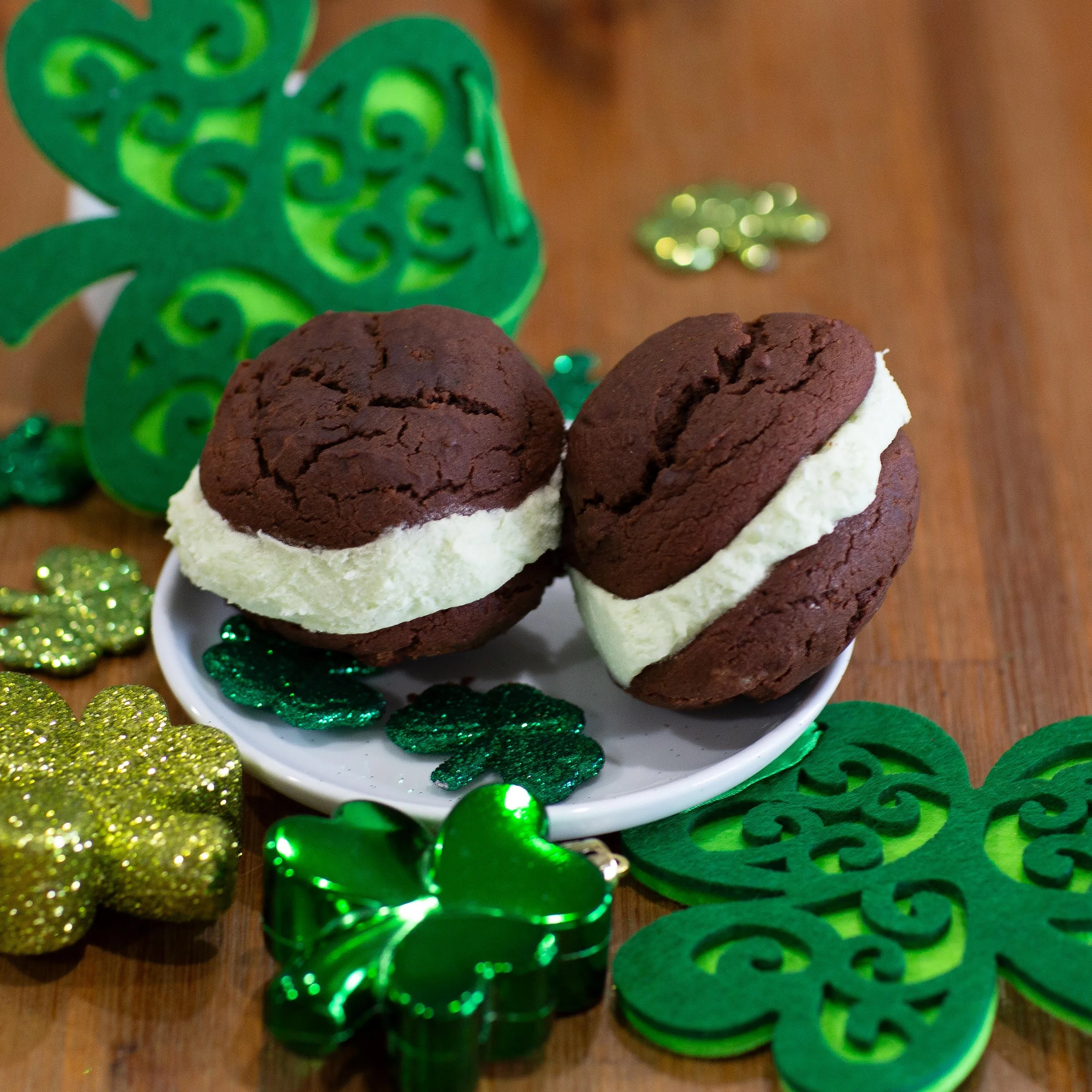 mint chocolate whoopie pie.jpg