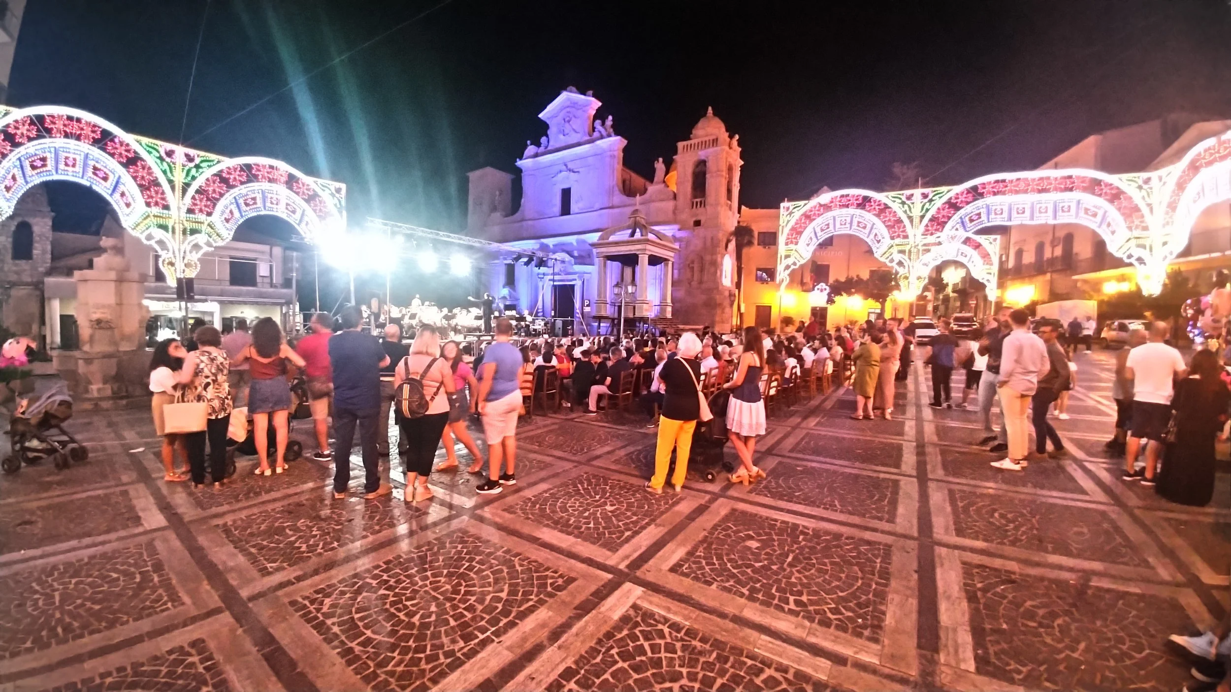 bisacquino piazza festa orchestra lights.JPG