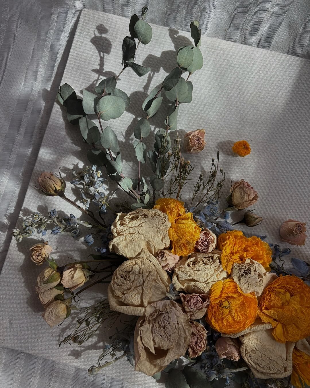 Jamie ✨
.
Florals: @blakeflorists 
Photography: @ashleighbrookecreations 
.
#bouquetpreservation #weddinggift #phillybride #floraldesign