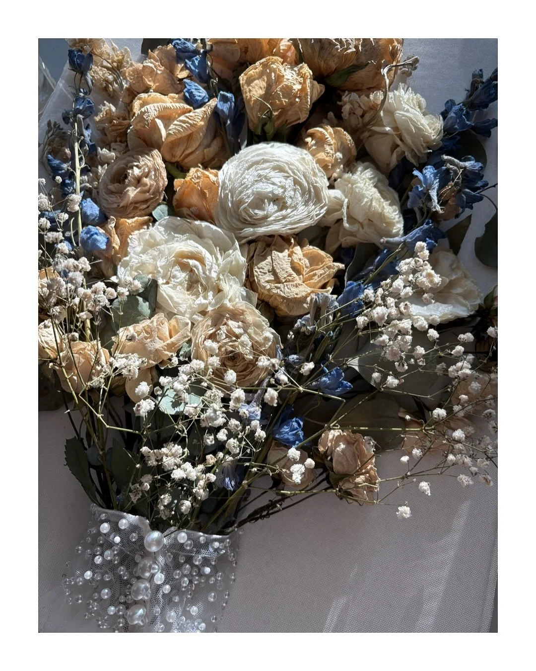 Sophia ✨
.
BRIDE: @thesophiafry 
Florals: Domenic Graziano Flowers
Photography: @ashleighbrookecreations 
Coordination: @oasiscoordination 

#bouquetpreservation #floraldesign #weddingregistry #phillybrideguide