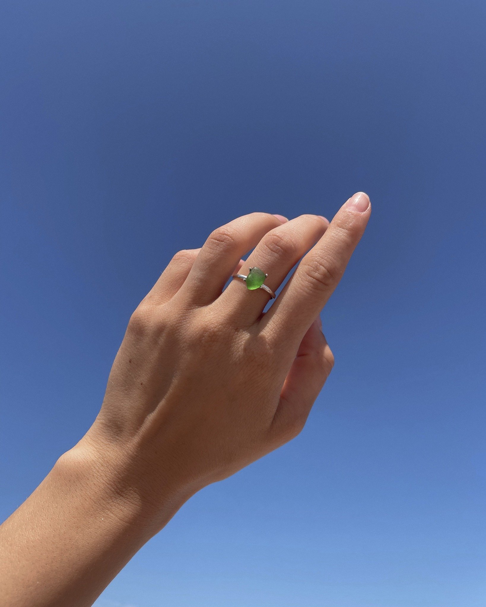 We all know how stunning sea glass is, and now you can wear a piece of it with you everywhere you go. Check out this absolutely gorgeous sea glass ring by @gaya.seajewels 💚🌊
.
.
.
#cocoabeach #beachlife #floridalife #sunsandsea #beachshop #cocoabea