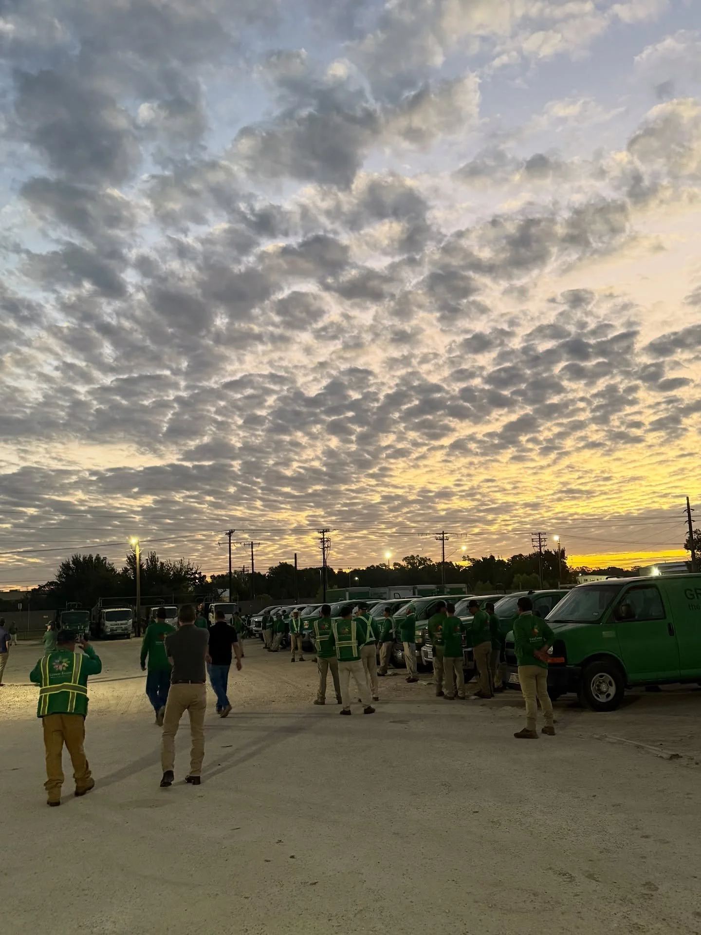 Beautiful start to the day!🌅🌳

#landscaper #greenteams #landscapecompany #landscapedesign #landscapemaintenance #landscapedesignbuild #landscapetx #txlandscaper #local #collegestation #aggieland