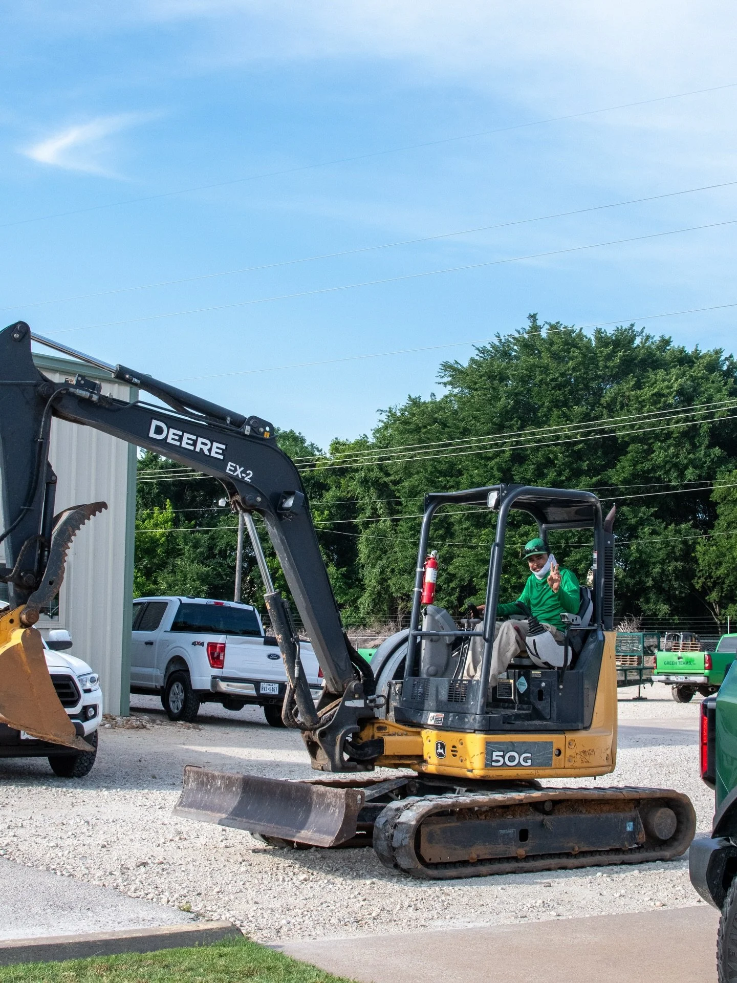 Rolling in style 🌿😎
#happyfriday #landscape #txlandscaper #landscapemaintenance #landscapedesign