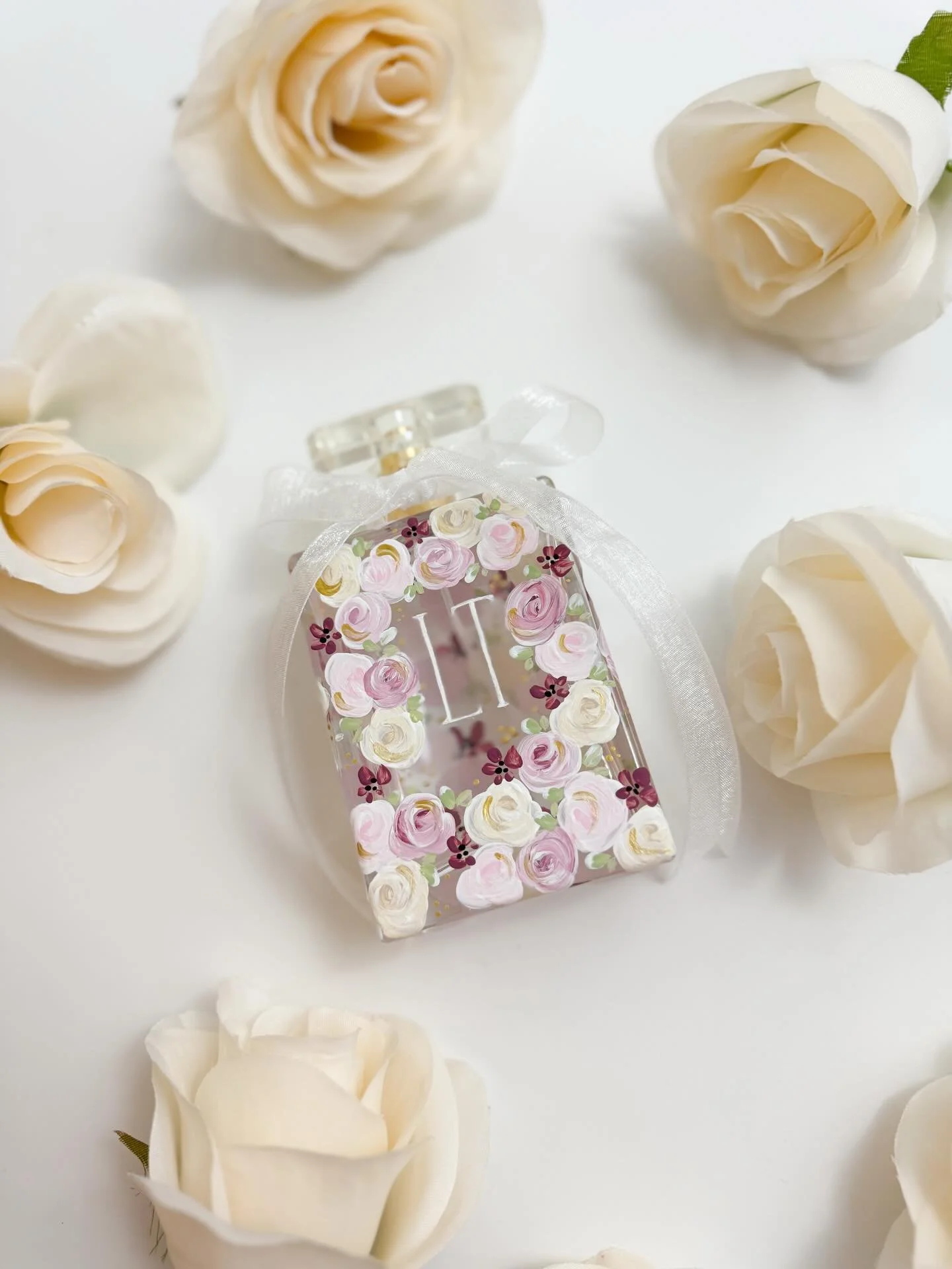 Pretty little perfume bottle 💗

Perfect for Valentine&rsquo;s Day 👀

#RomanticArt #HeirloomGift #PaintedWithLove #LuxuryGifting #TimelessBeauty