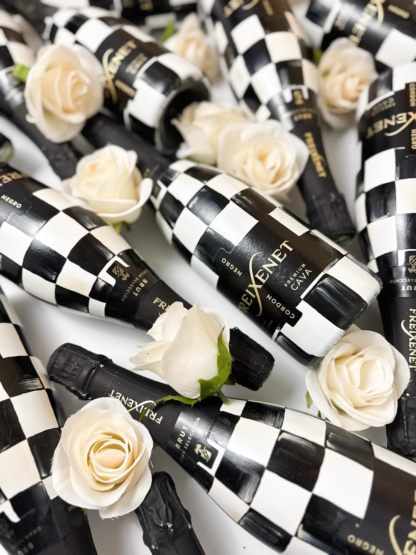 Can&rsquo;t get enough of the black and white check 🖤🤍

These made the perfect client gifts and @geminiphotographycle was an absolute joy to work with ✨

#ClientGifting
#PaintedBottles
#LuxuryClientGift
#ArtfulGifting
#BespokeDetails