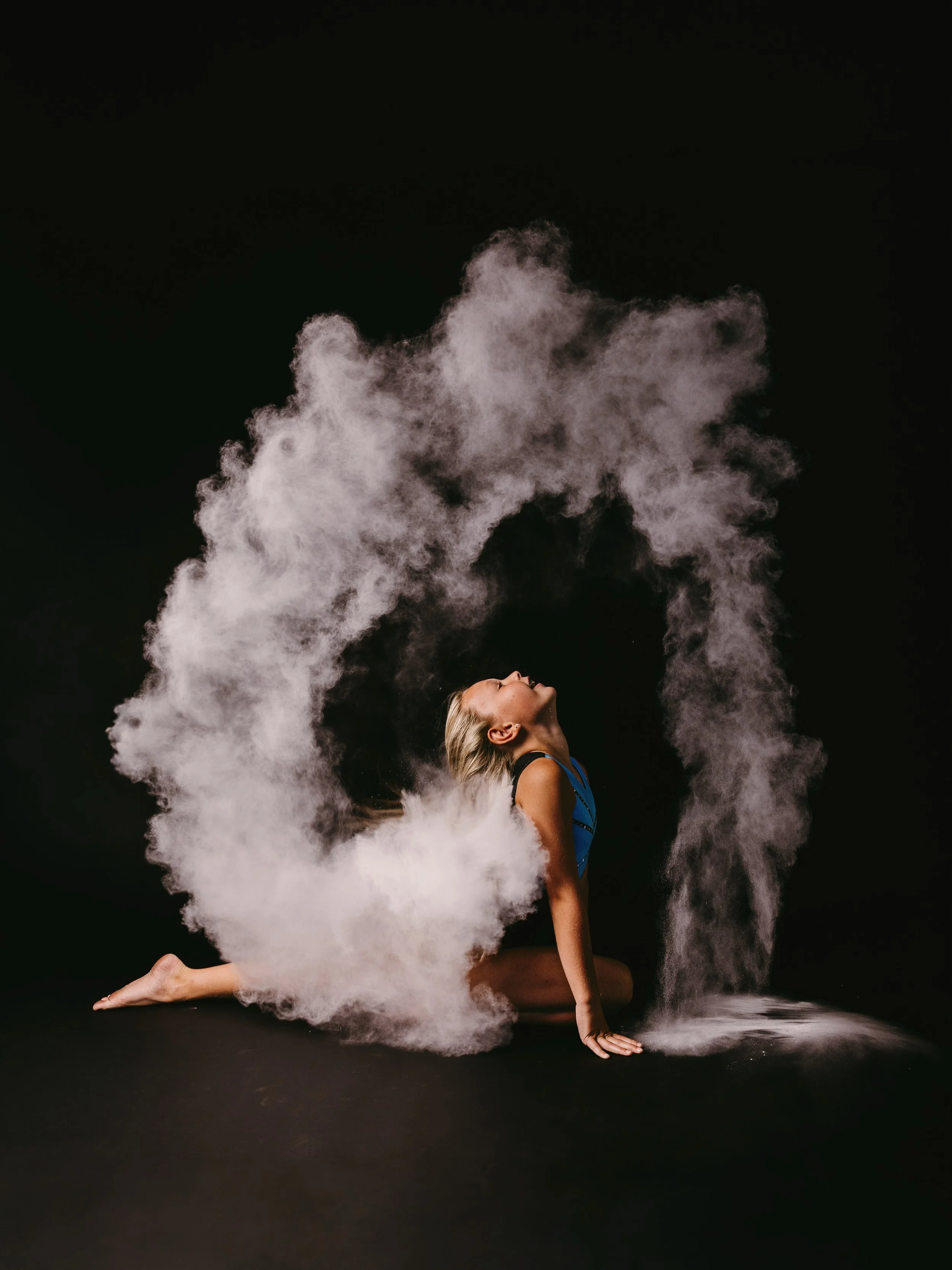Lyla in the studio from @farmingdalegymnastics 🤸🏼&zwj;♀️🤍💥

#gymnastics #studiophotoshoot #gymnast