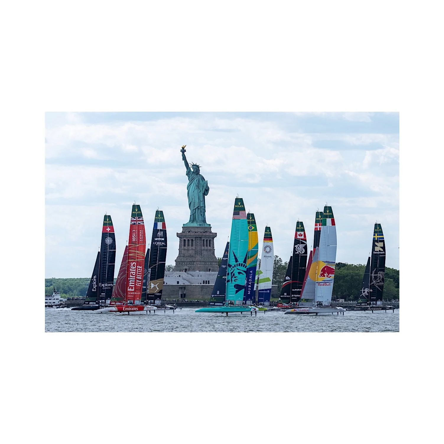Sometimes I get to talk about another type of flying⛵️

Complete with good vibes, tunes, and views (and epic racing, duh)✌🏻

BDA&mdash;NYC&mdash; next stop YHZ 
@sailgp 

#sailingiscool