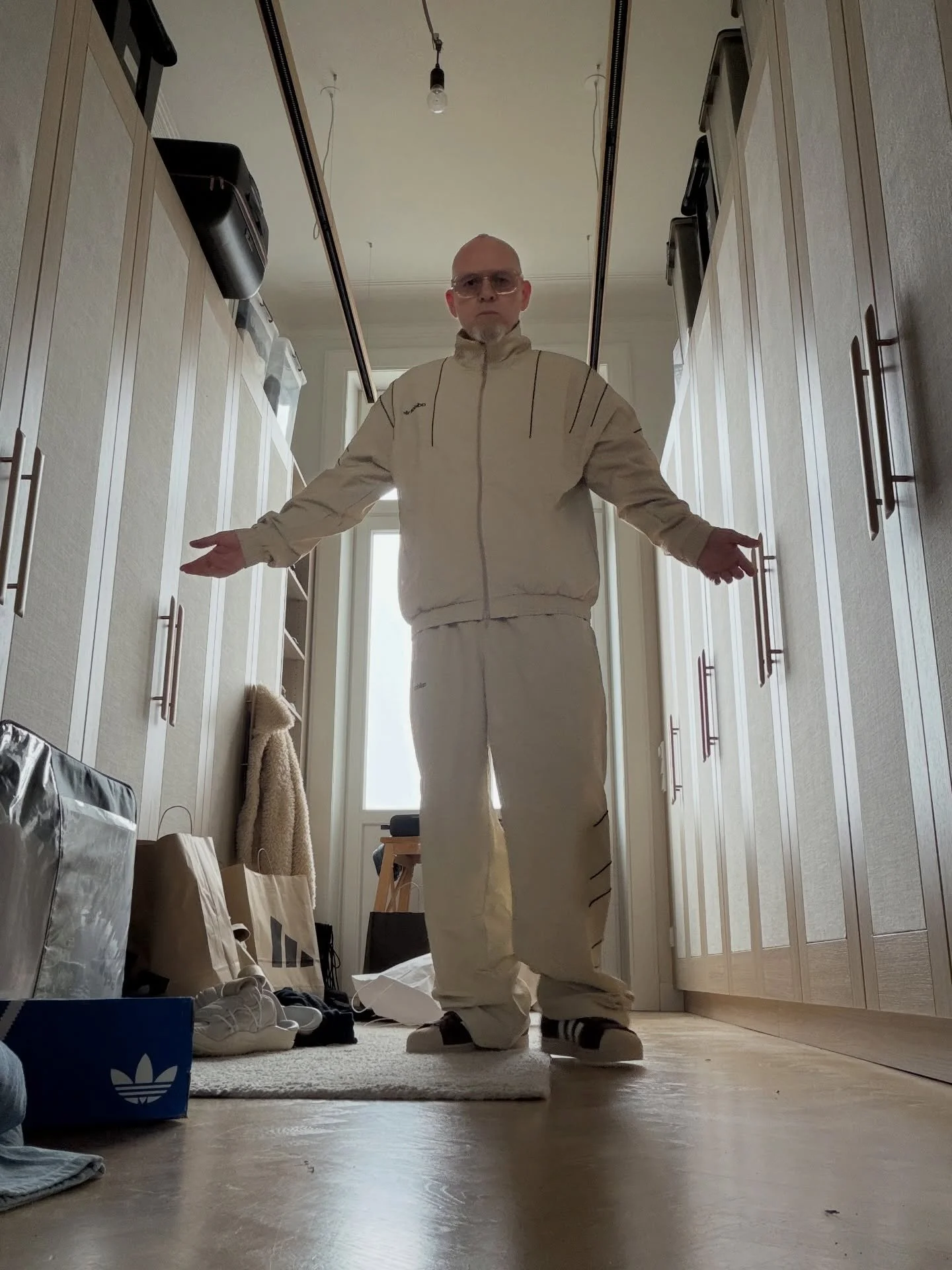 Welches Outfit soll ich am 29. M&auml;rz im Theaterhaus anziehen?A-B oder 3 oder 😜😁 schreibt in die Kommentare und seid euch sicher: ich mach eh was ich will😂😇😘