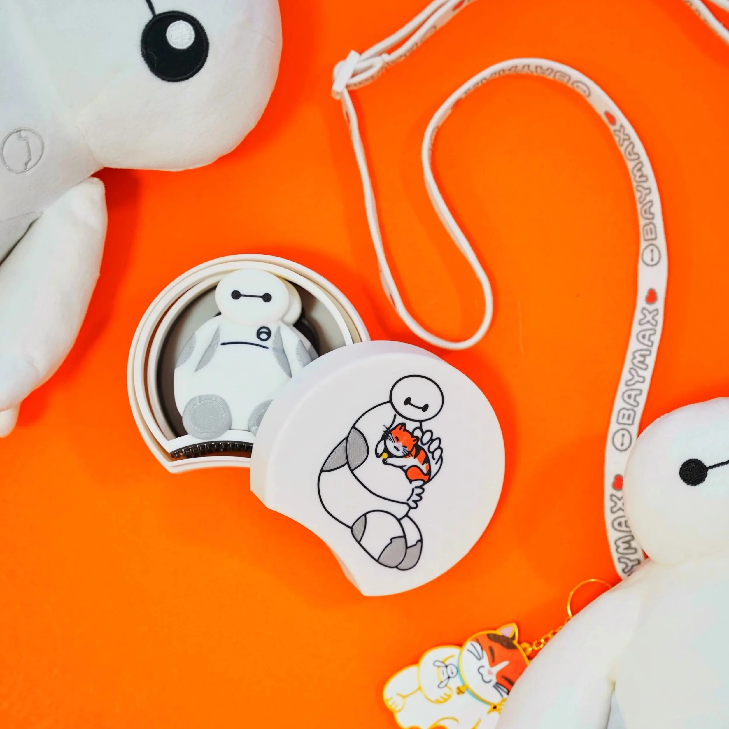 Hairy Baby Small ContainEar