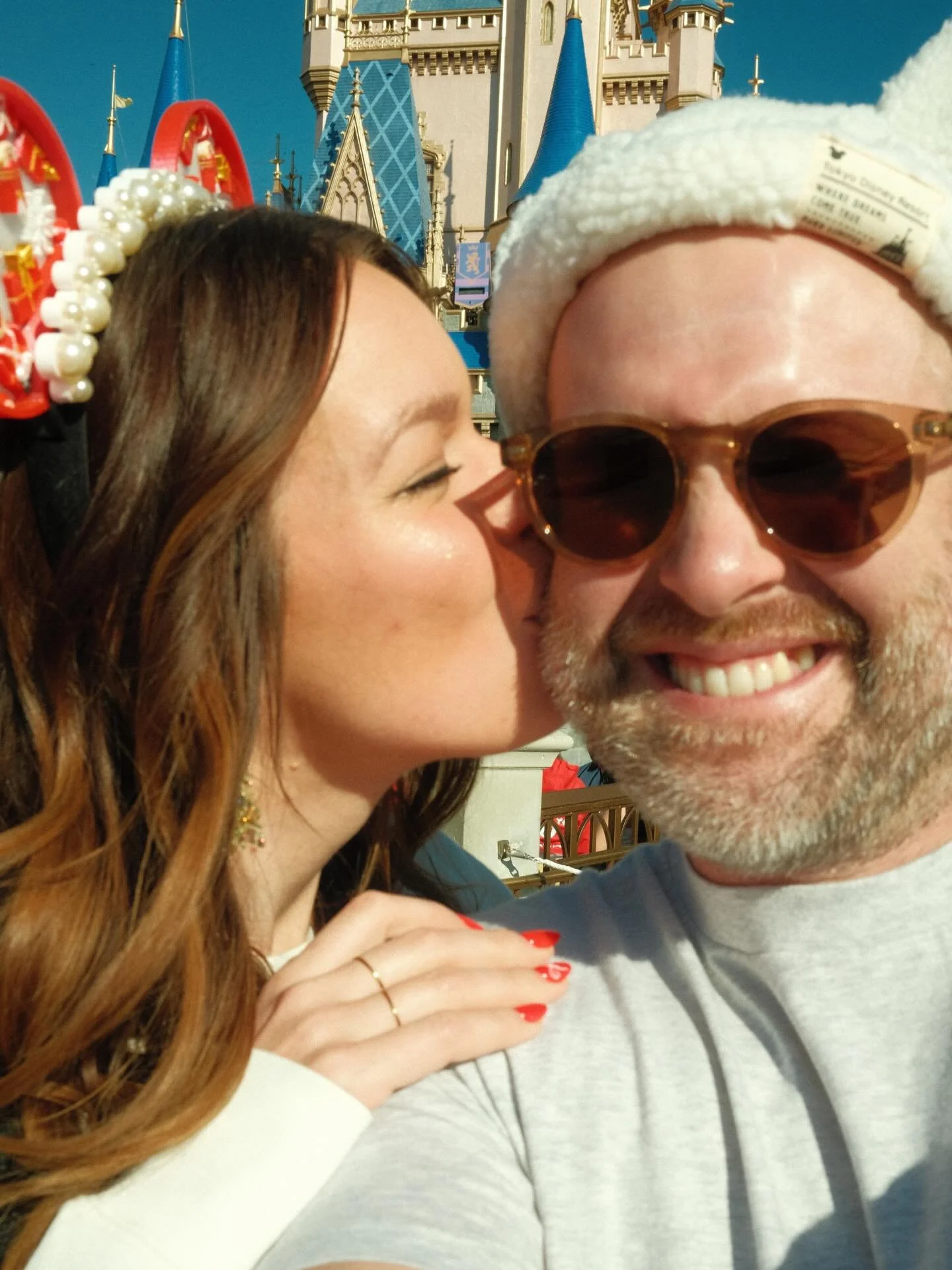 📸 of Christmas trip past 🥹 Last year, you might remember Phillip pulled off the surprise of a lifetime and the minute we boxed the last order from Black Friday whisked me away to WDW for a special Christmas trip. Little did I know he had other plan