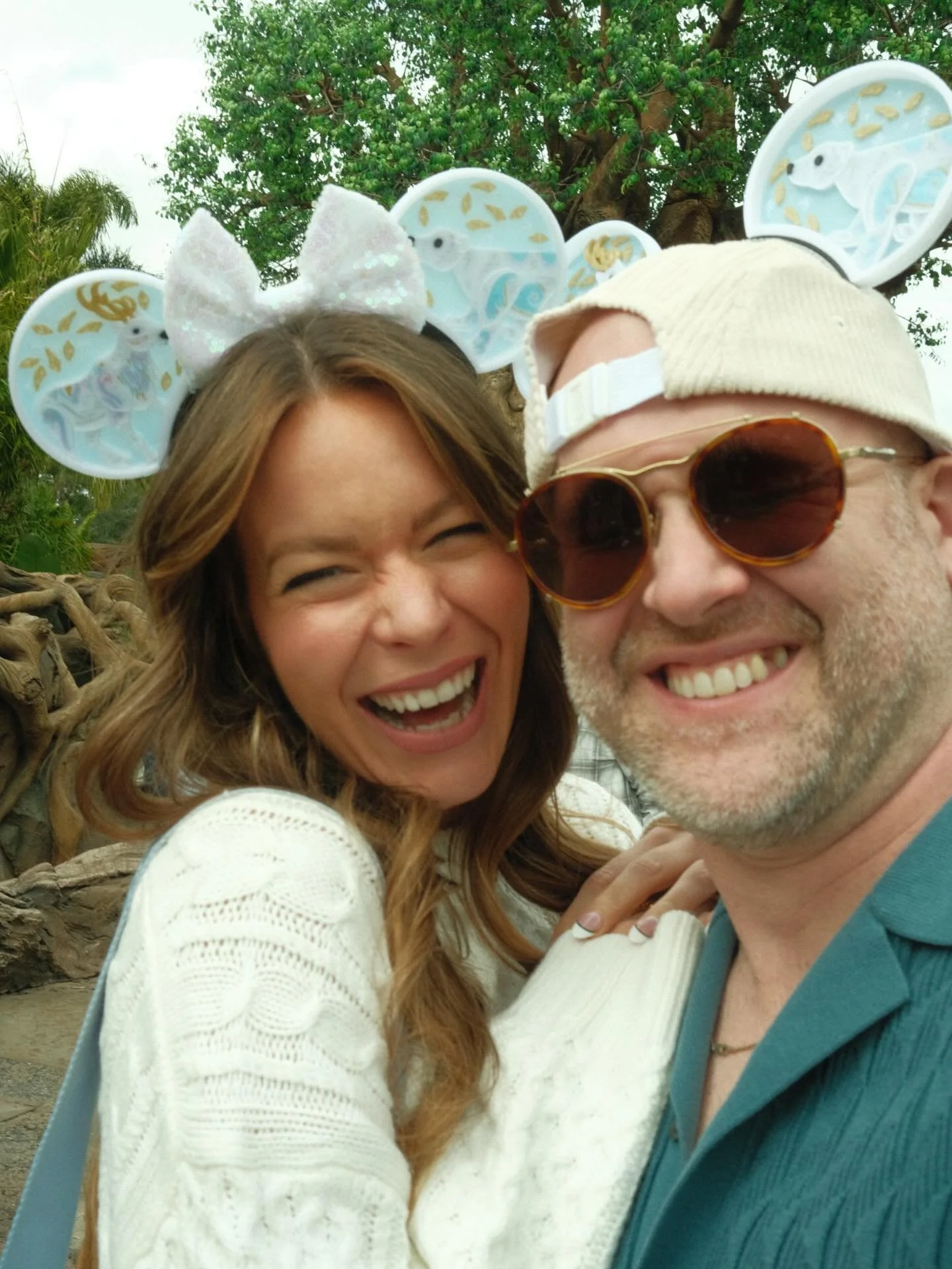 Out of office 🤍❄️🤭enjoy our shared shenanigans as we bounce around the parks this week! I know we have a lot of DMs- I promise we will get back to them all as we can! 😘 &bull;
&bull;
&bull;
#waltdisneyworld #disneyvacation #animalkingdom