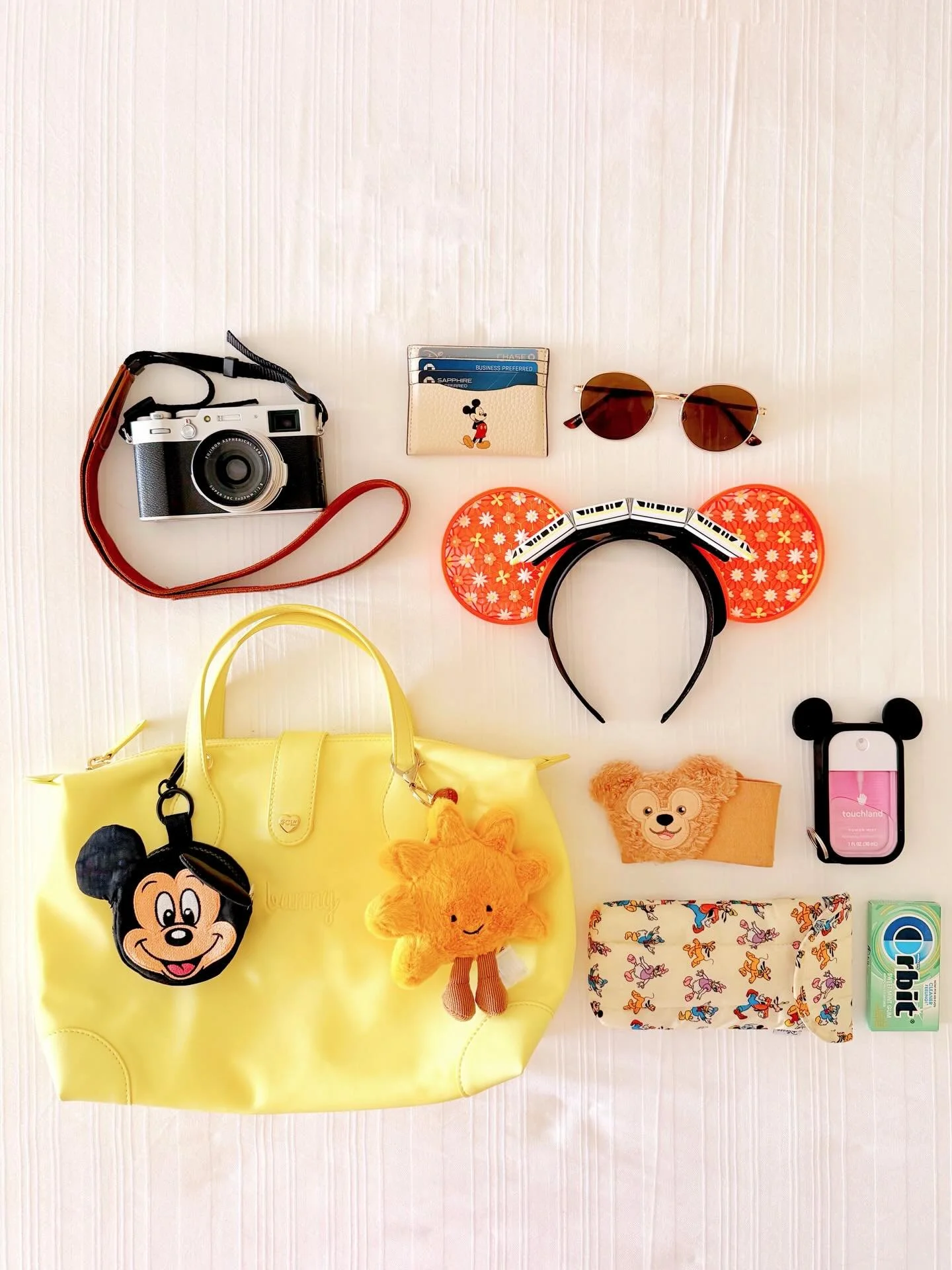 Last day of March flat lay 🌼💛🐝 &bull;
April may or may not be my favorite month and theme for this year. 🤭 brace yourselves. &bull;
&bull;
&bull;
#spring #epcotflowerandgardenfestival #disneyparks