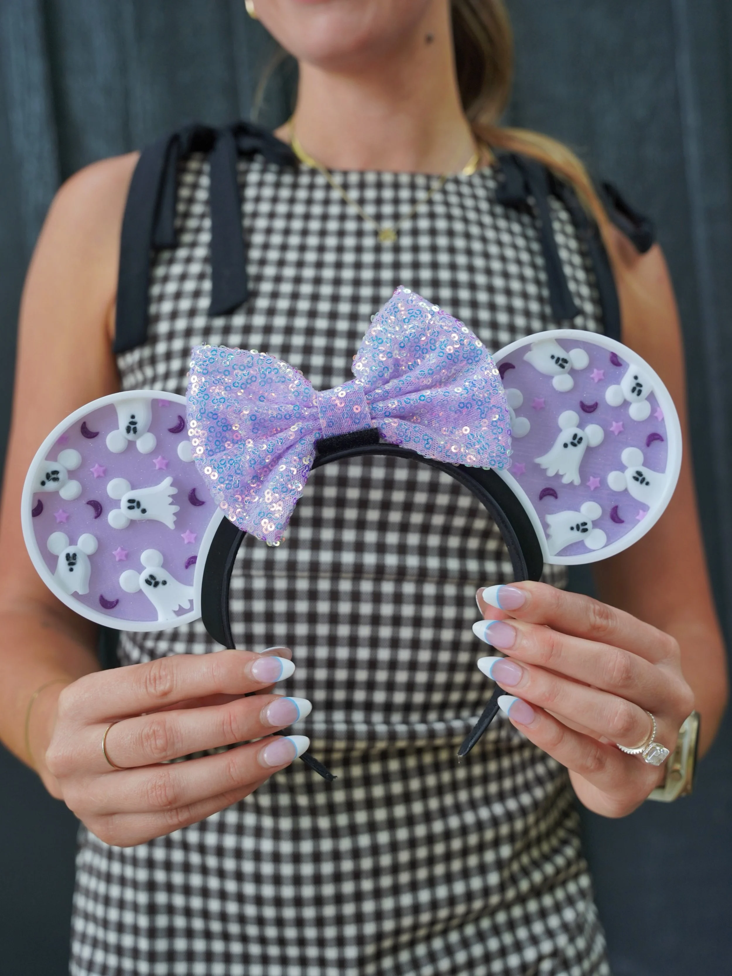 We like our ghosts in the color of the rainbow over here 🤭 pick your fighter! Lavender 😈 Pink 🎟️ or Neon Green 🧪 pssst: that neon green is a Club 55 exclusive! 🤭 &bull;
&bull;
&bull;
#mickeyghosts #disneyears #disneyhalloween #whattoweartodisney