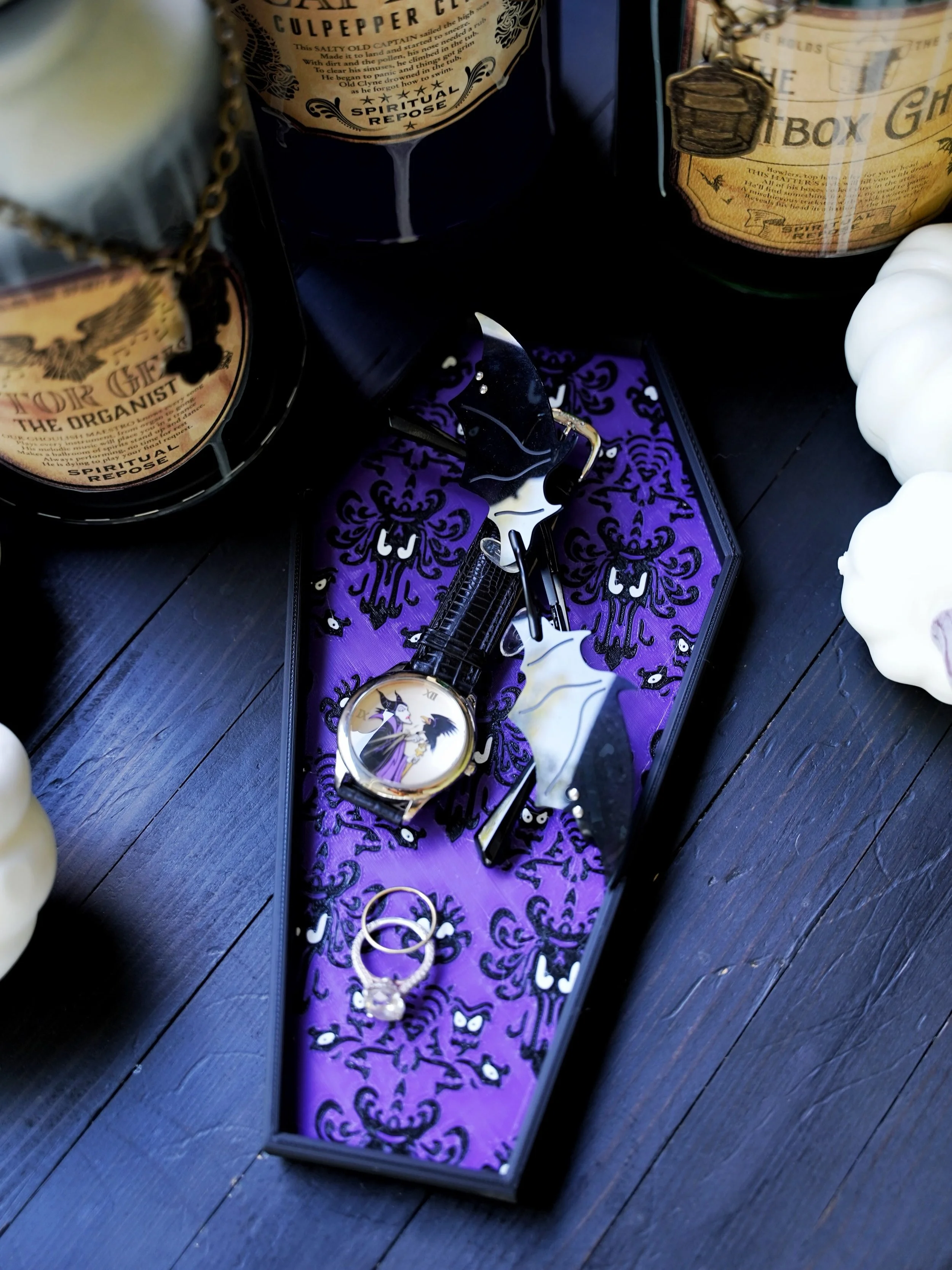 Guess who&rsquo;s BAAAACCCKKKK 👻 while this haunted wallpaper isn&rsquo;t actually stretching, this Tomb Sweet Tomb tray is reaching through the years to grasp the hearts of all for yet another year. 🔮🖤⚰️ &bull;
You might notice a theme for this y
