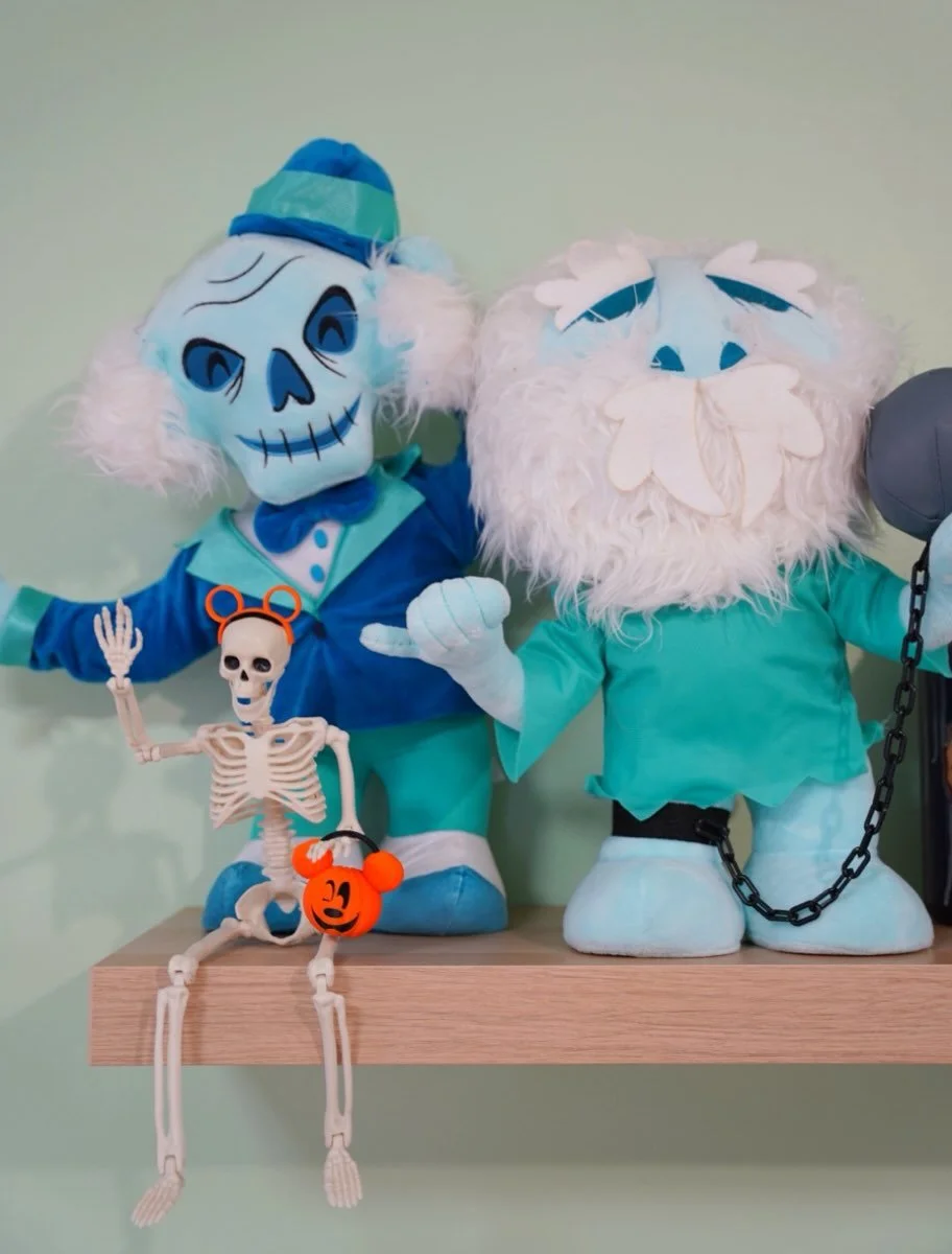 IT&rsquo;S TIME FOR SHENANIGANS 💀 Every year after all the Skellies have gone out we have a contest and this year the grand prize is a DOOZIE! Here&rsquo;s how to play: &bull;
💀Using your Skelly on the Shelly, dress them up with accessories, props 