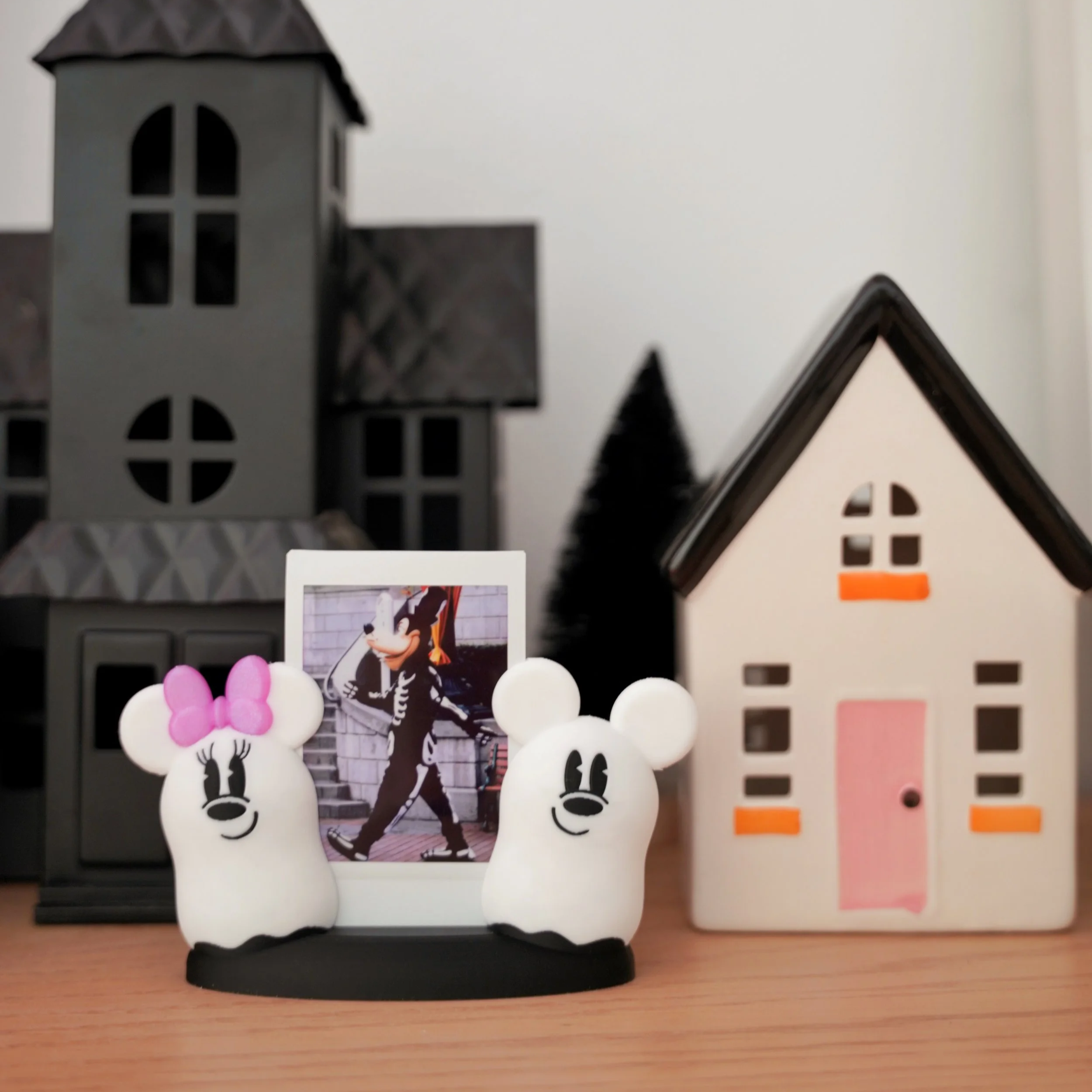 Ghoulish Ghosties Polaroid Holder
