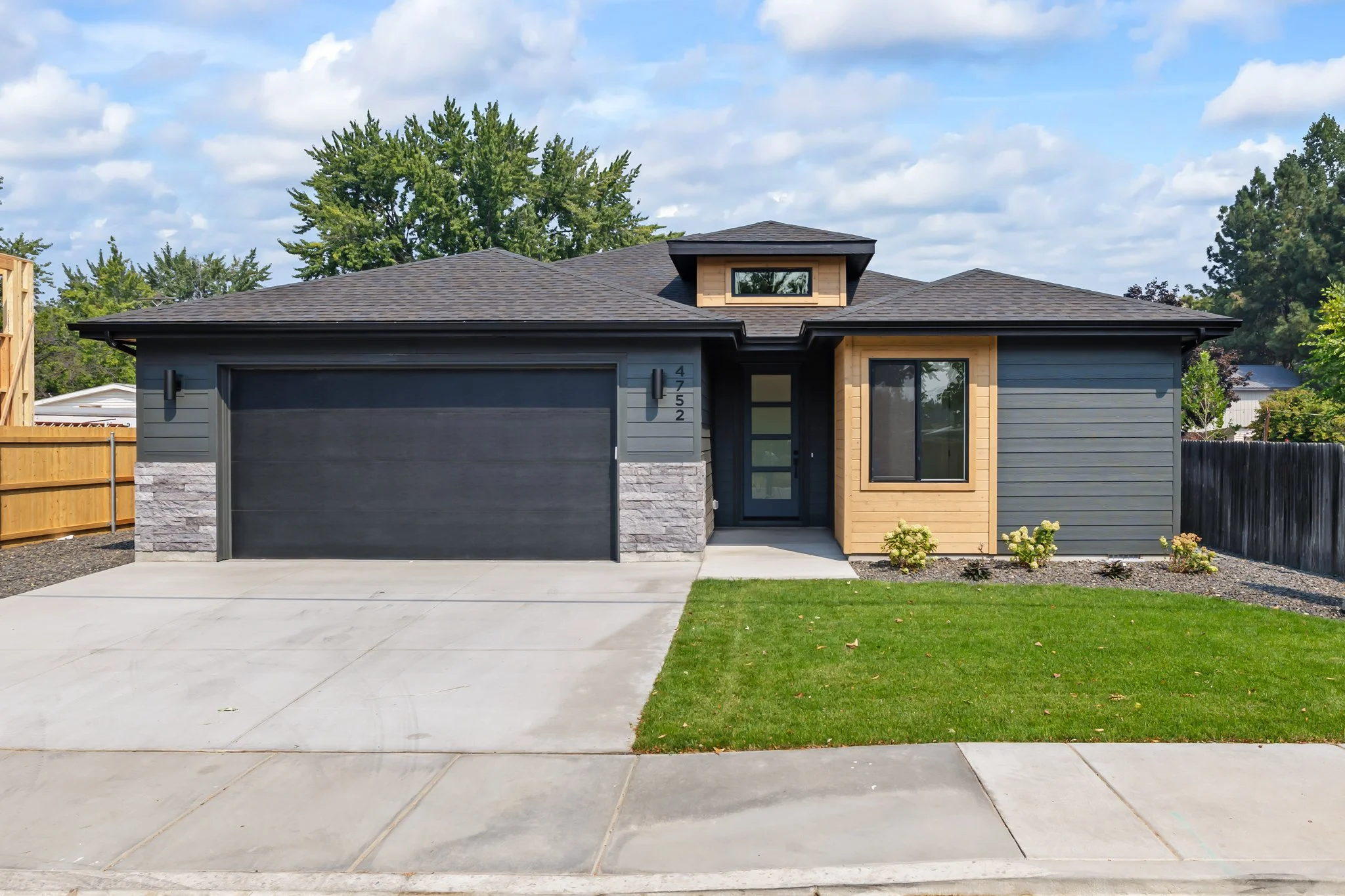 4752Malad-1.jpg