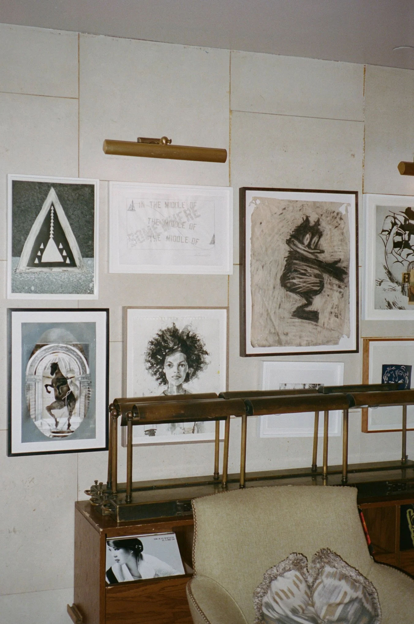 102297_SHU_002_04.jpg